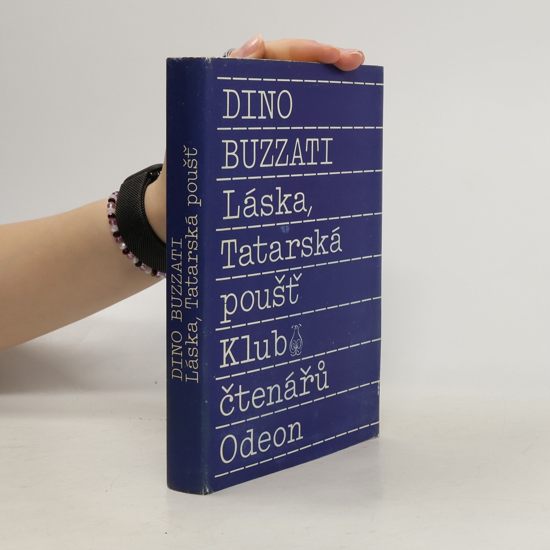 Dino Buzzati Láska.Tatarská poušť