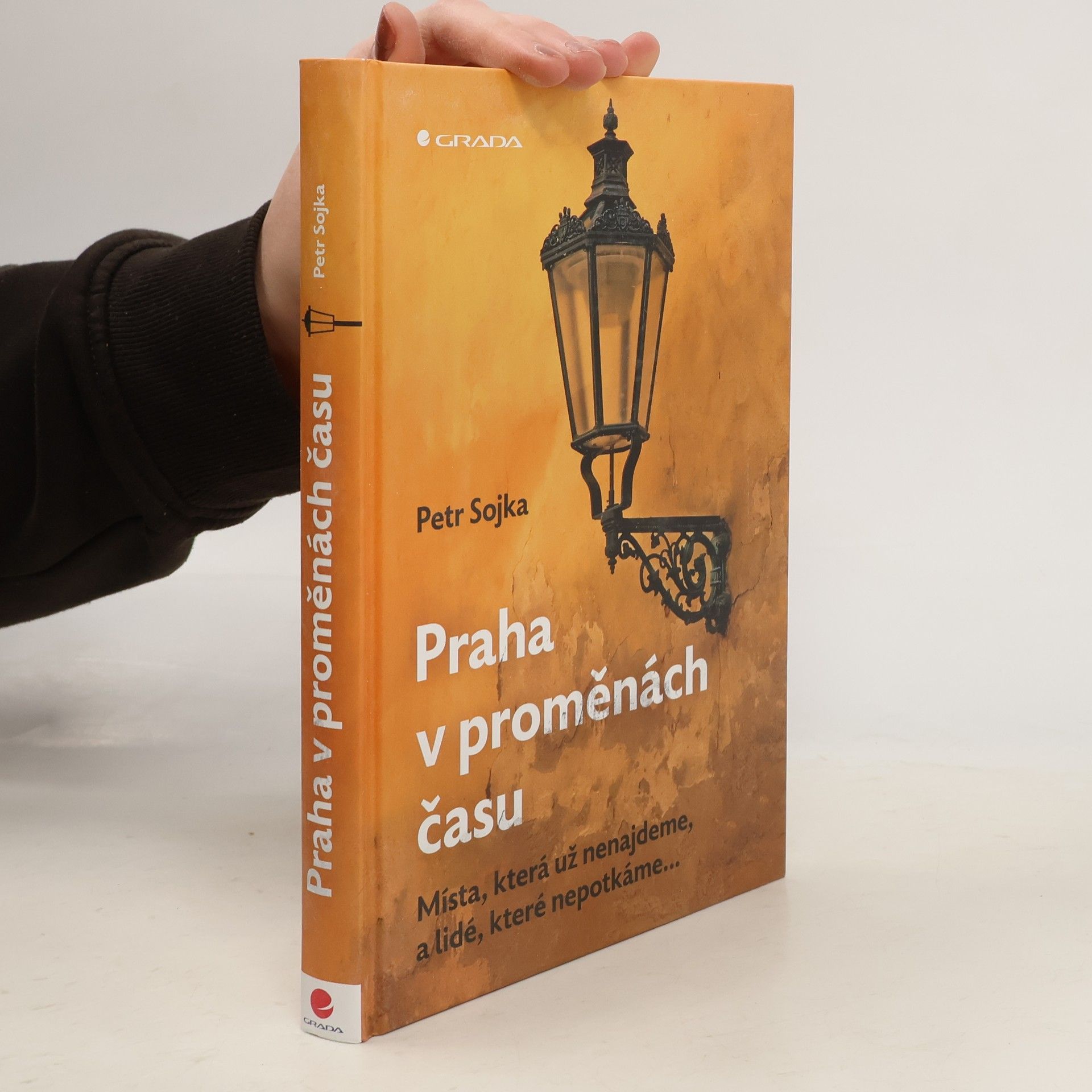 Praha v proměnách času : místa, která už nenajdeme, a lidé, které nepotkáme...