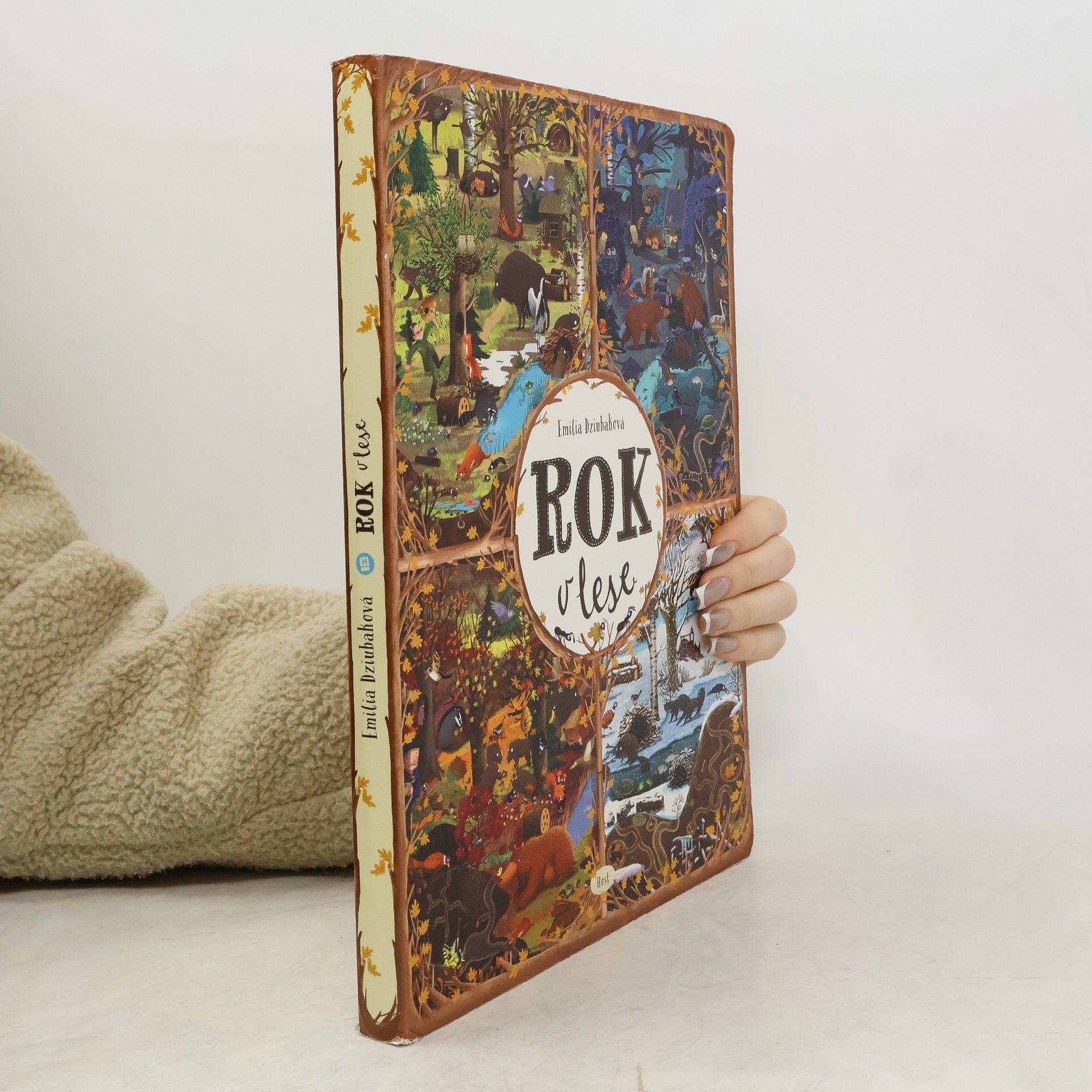 Emilia Dziubak Rok v lese