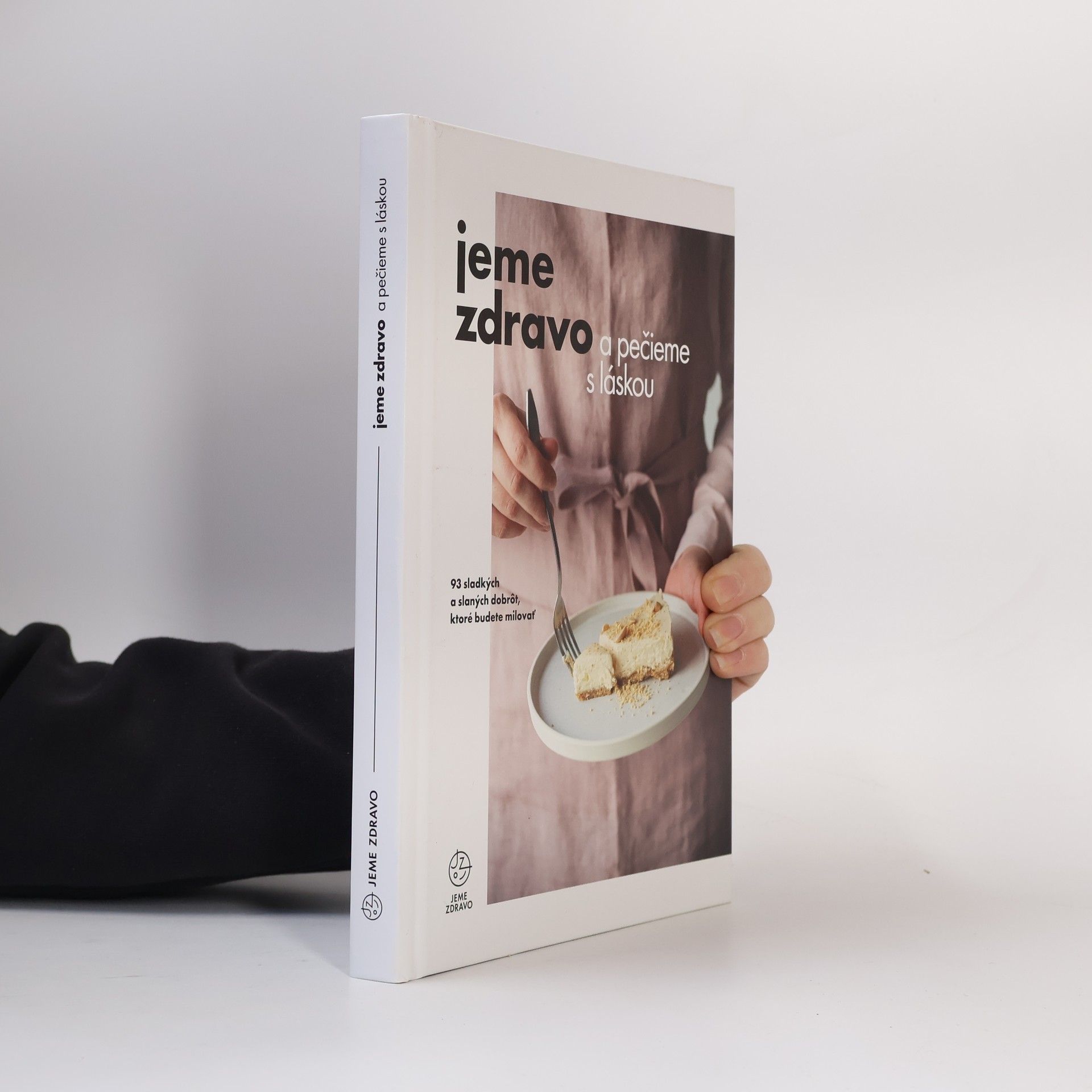 AA.VV. Jeme zdravo a pečieme s láskou