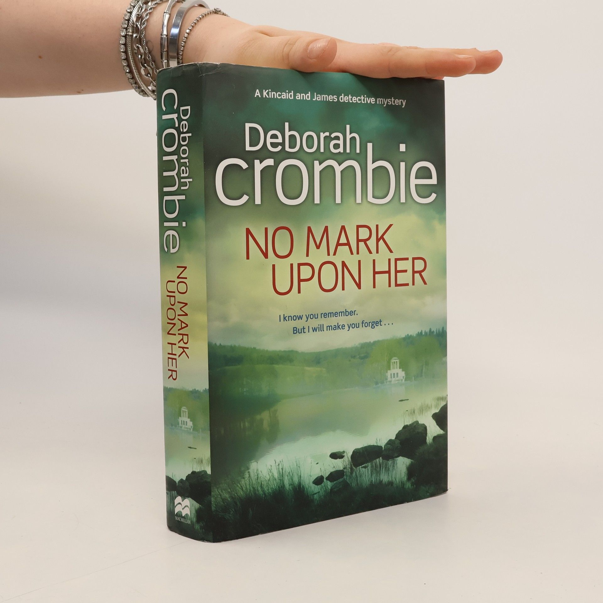 Crombie Deborah No mark upon her