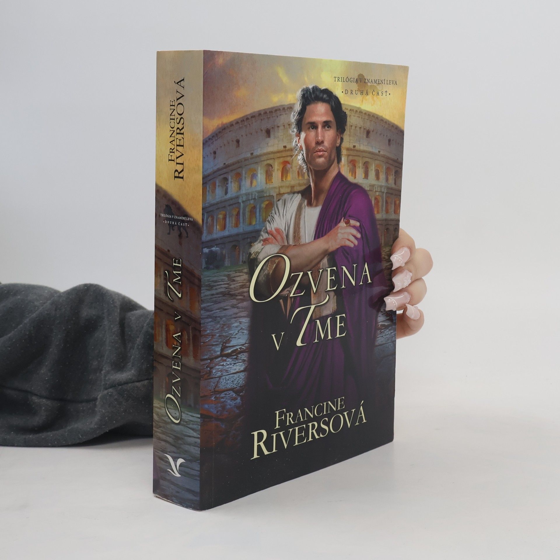 Francine Rivers Ozvena v Tme