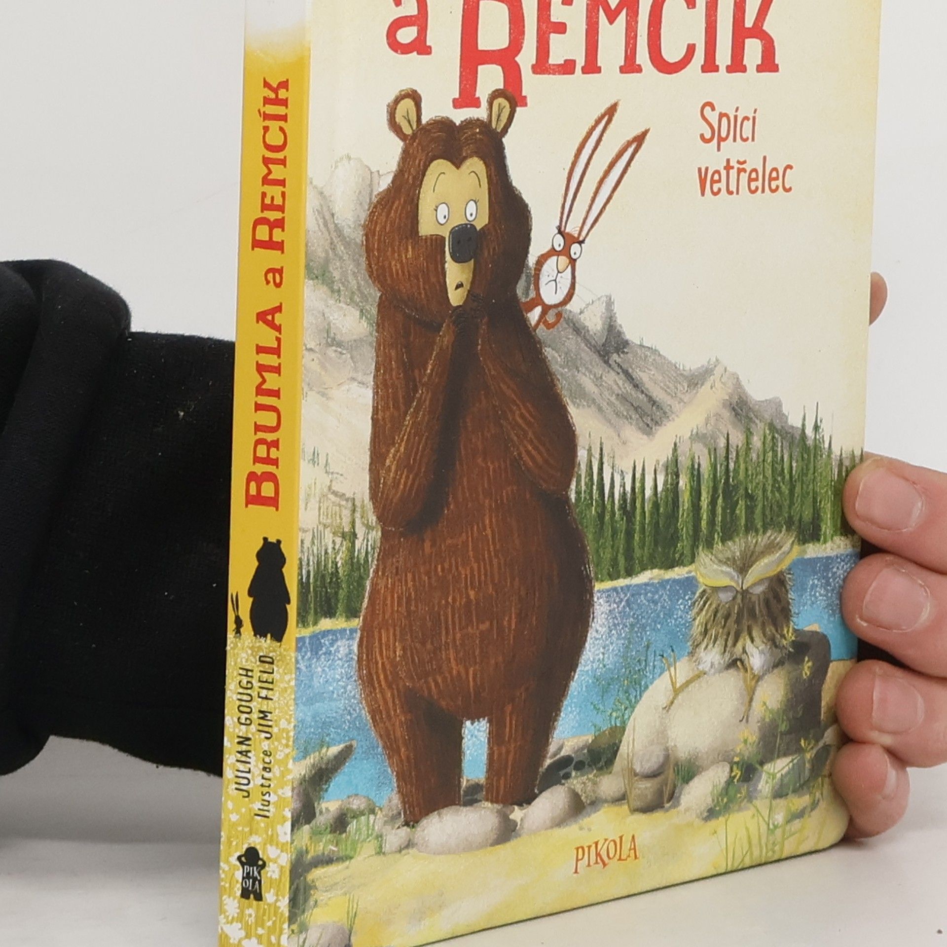 Julian Gough Spící vetřelec