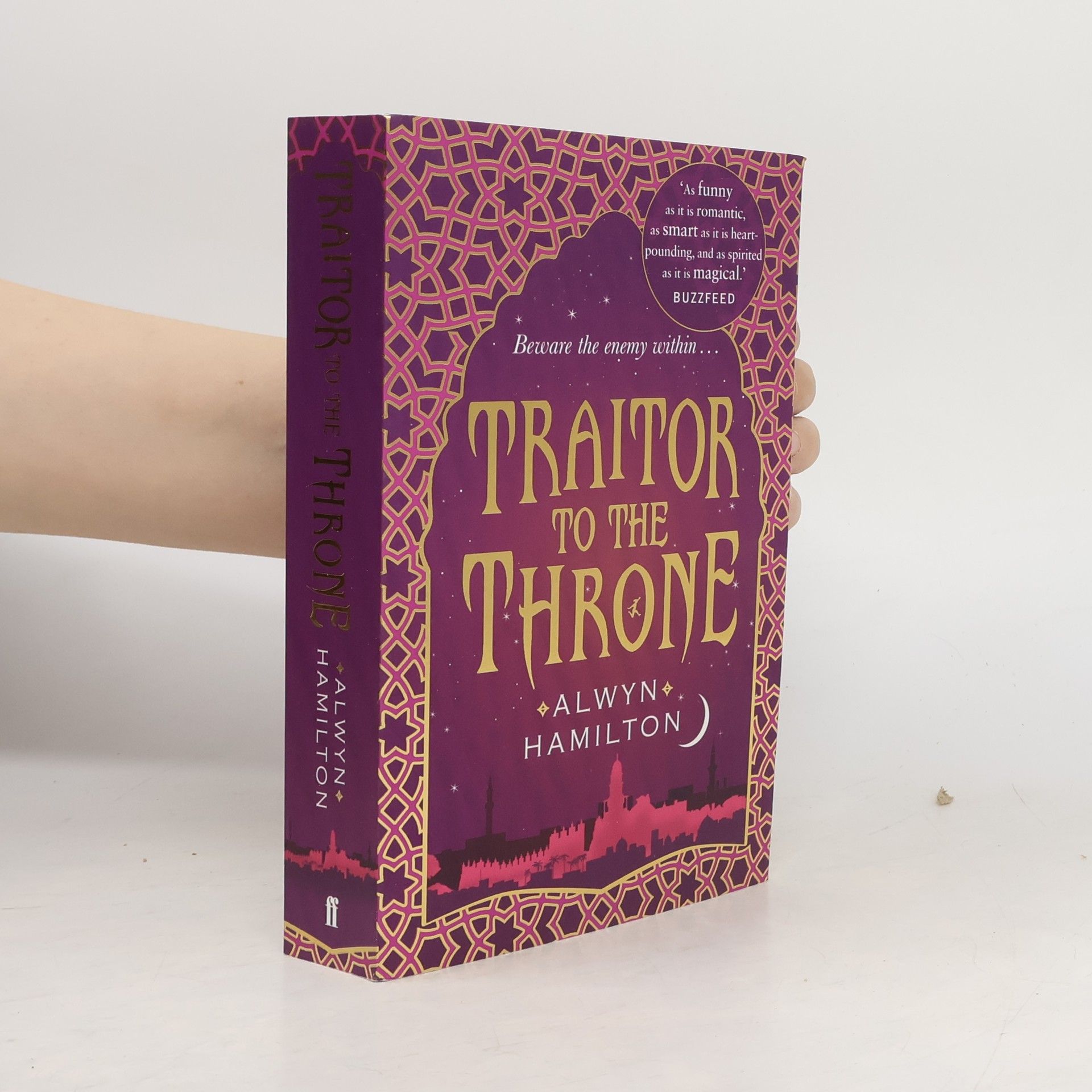 Alwyn Hamilton Traitor to the throne