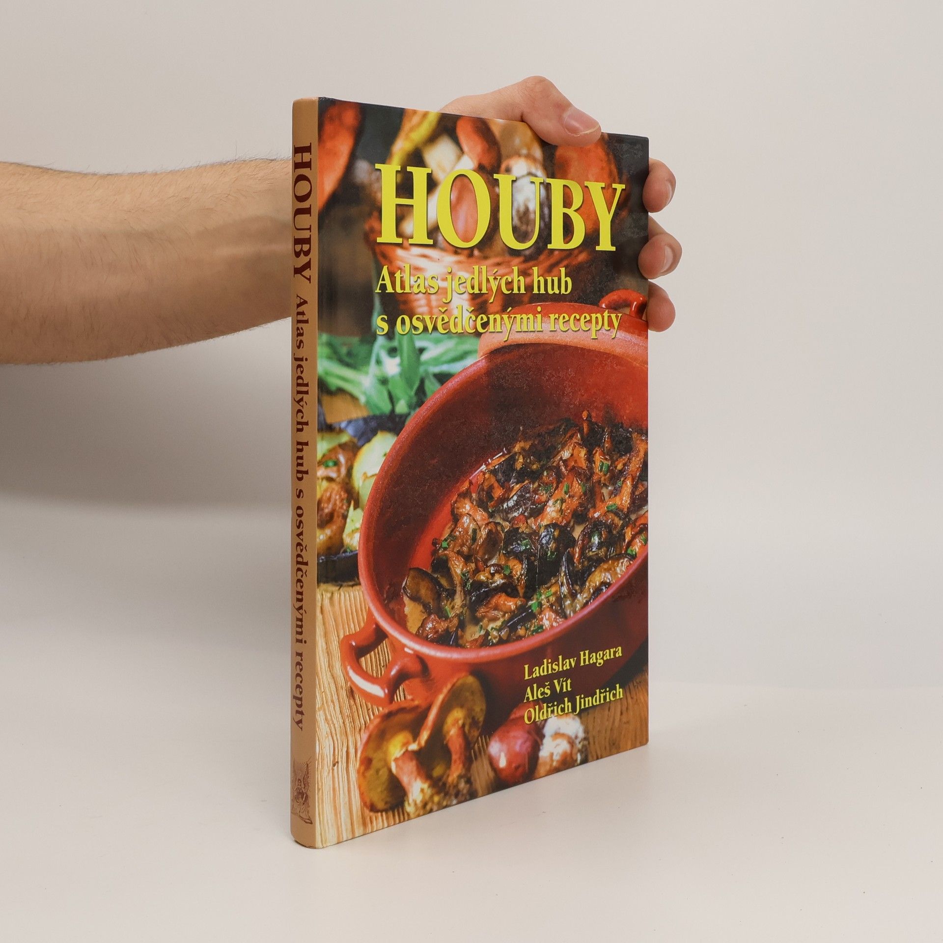 Houby : atlas jedlých hub s osvědčenými recepty