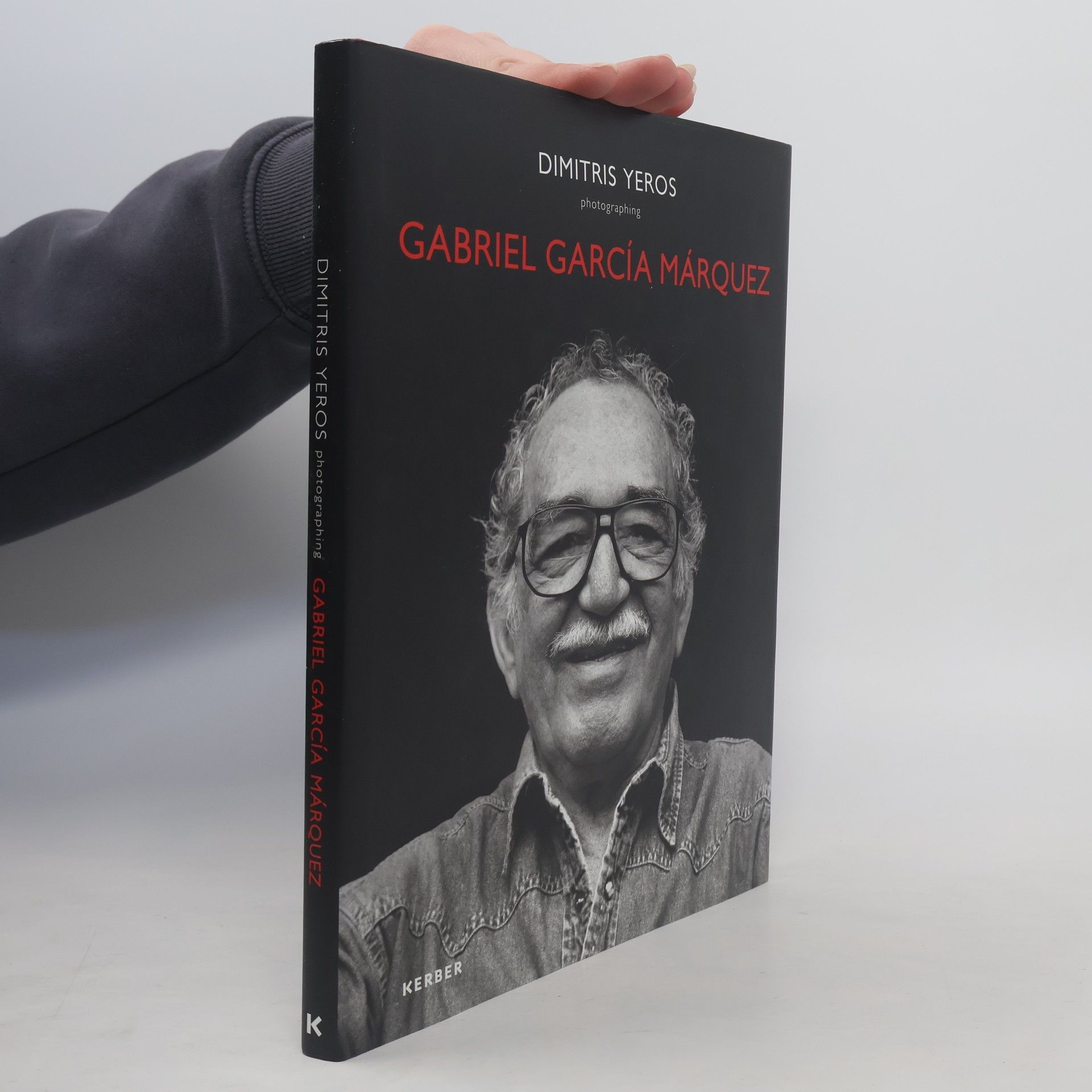 Dimitris Yeros photographing Gabriel García Márquez