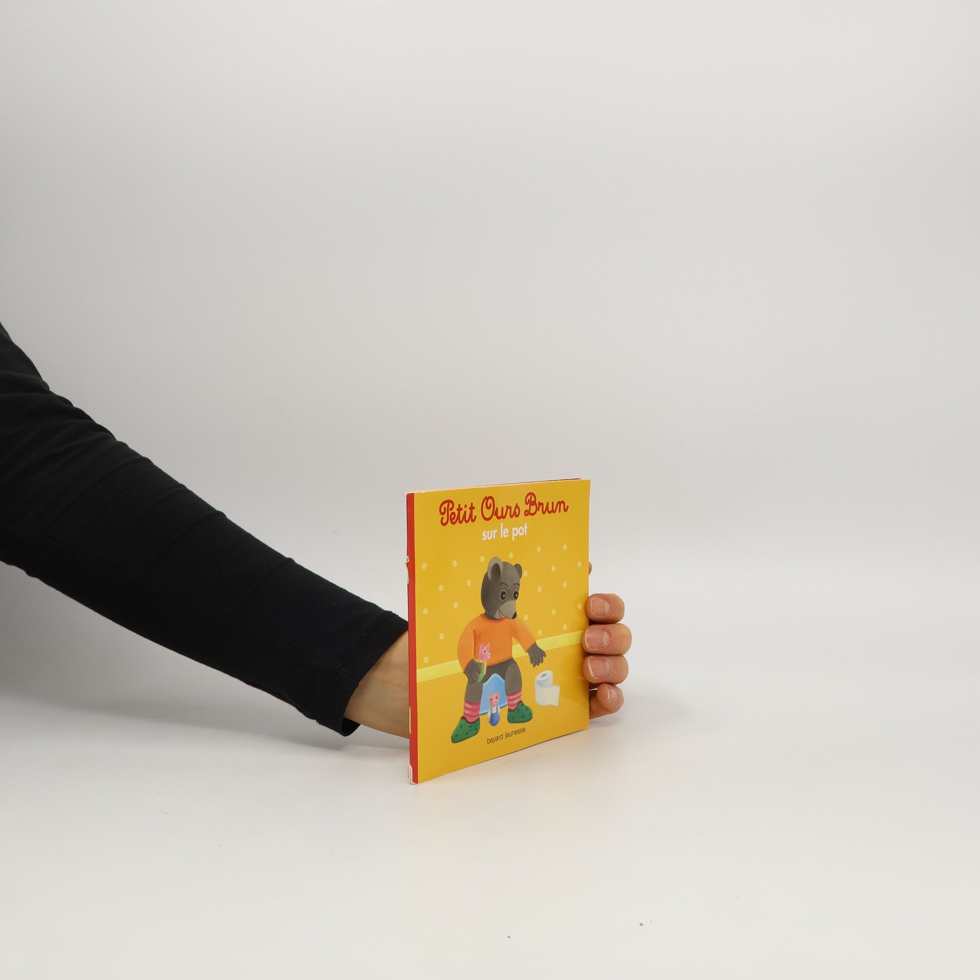 Petit Ours Brun sur le pot