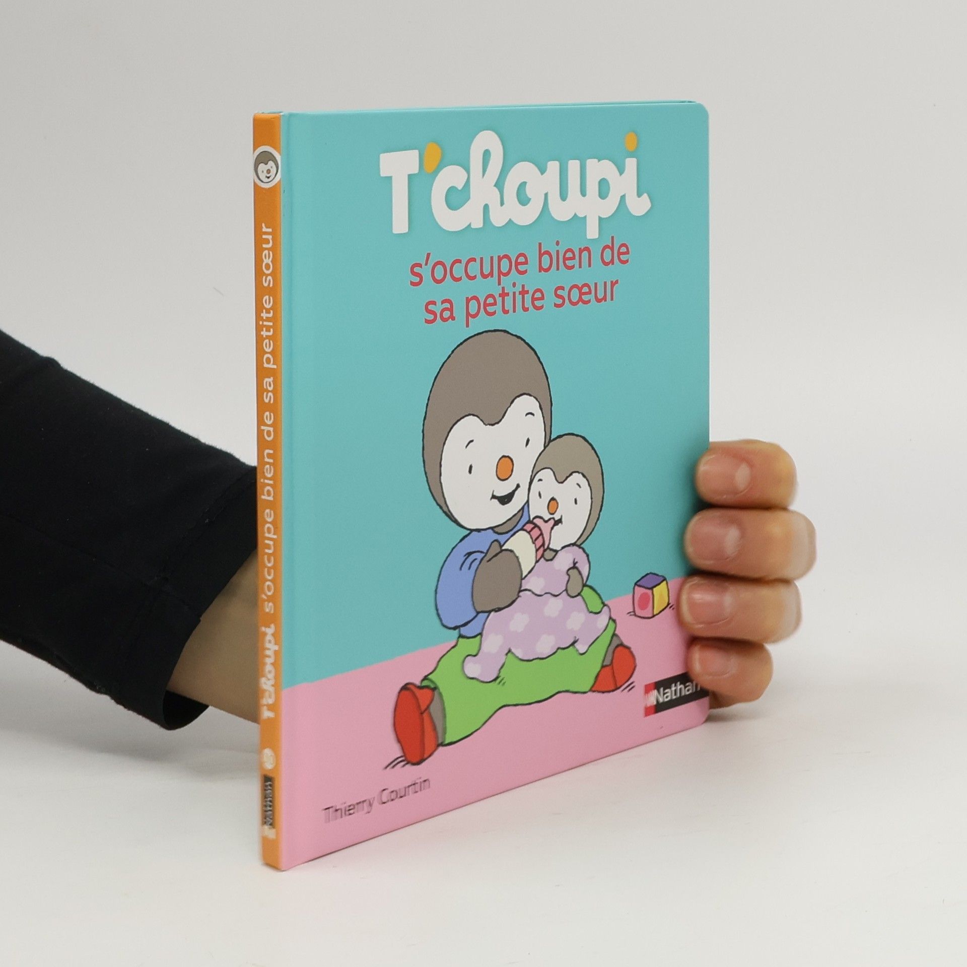 Thierry Courtin T'choupi s'occupe bien de sa petite soeur