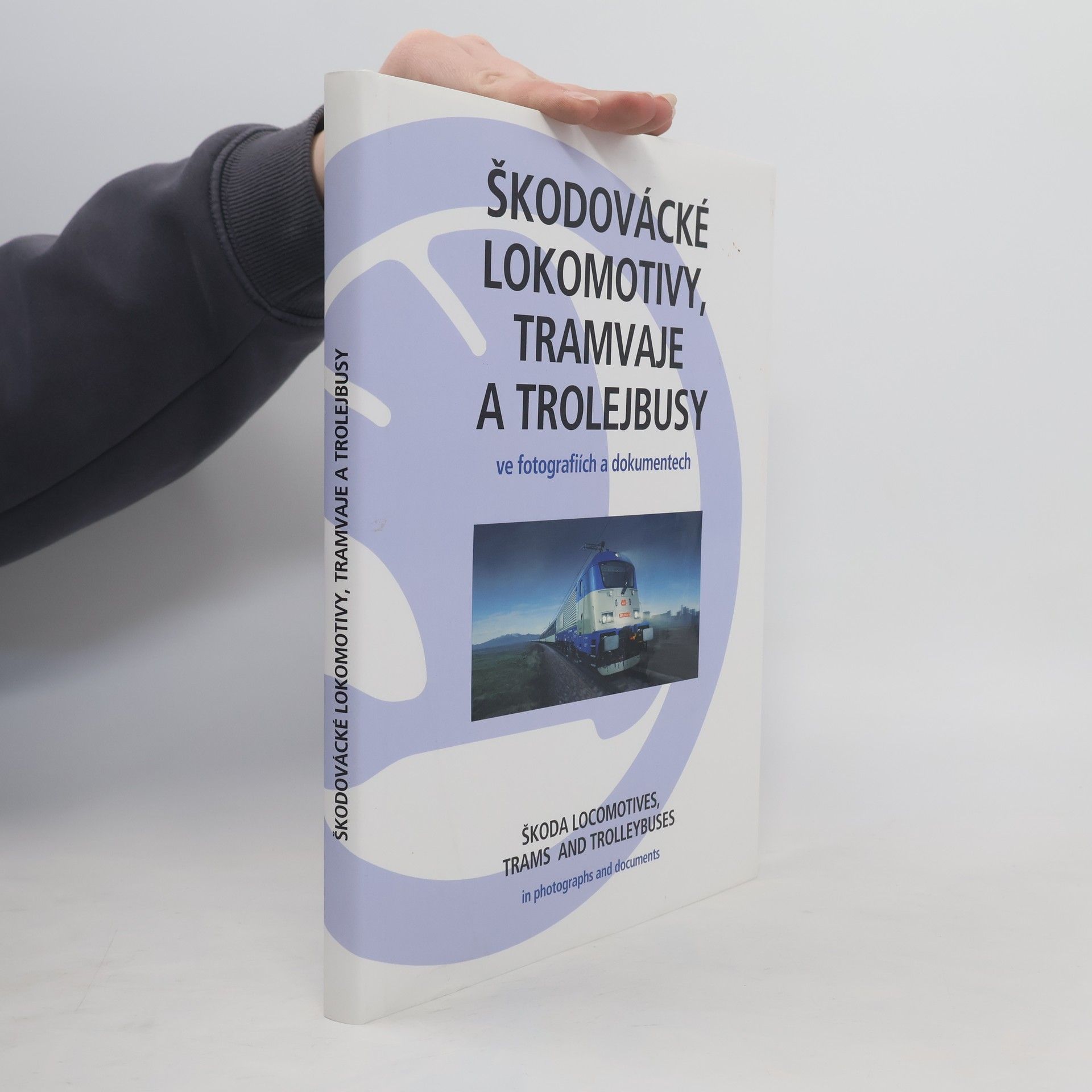 Škodovácké lokomotivy, tramvaje a trolejbusy ve fotografiích a dokumentech