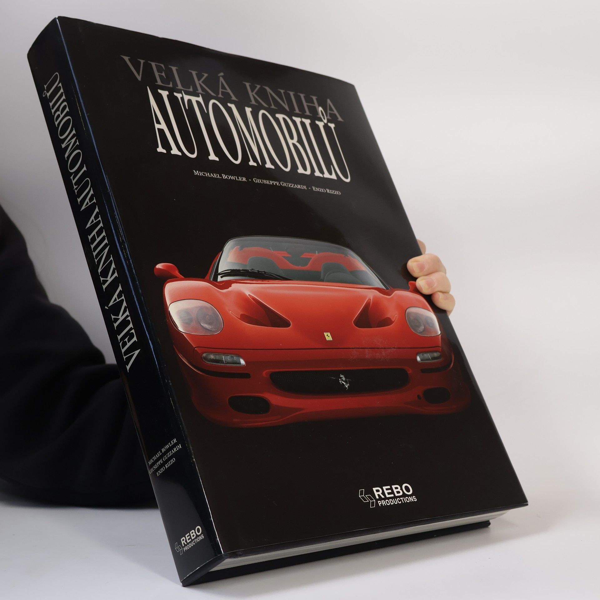 Velká kniha automobilů