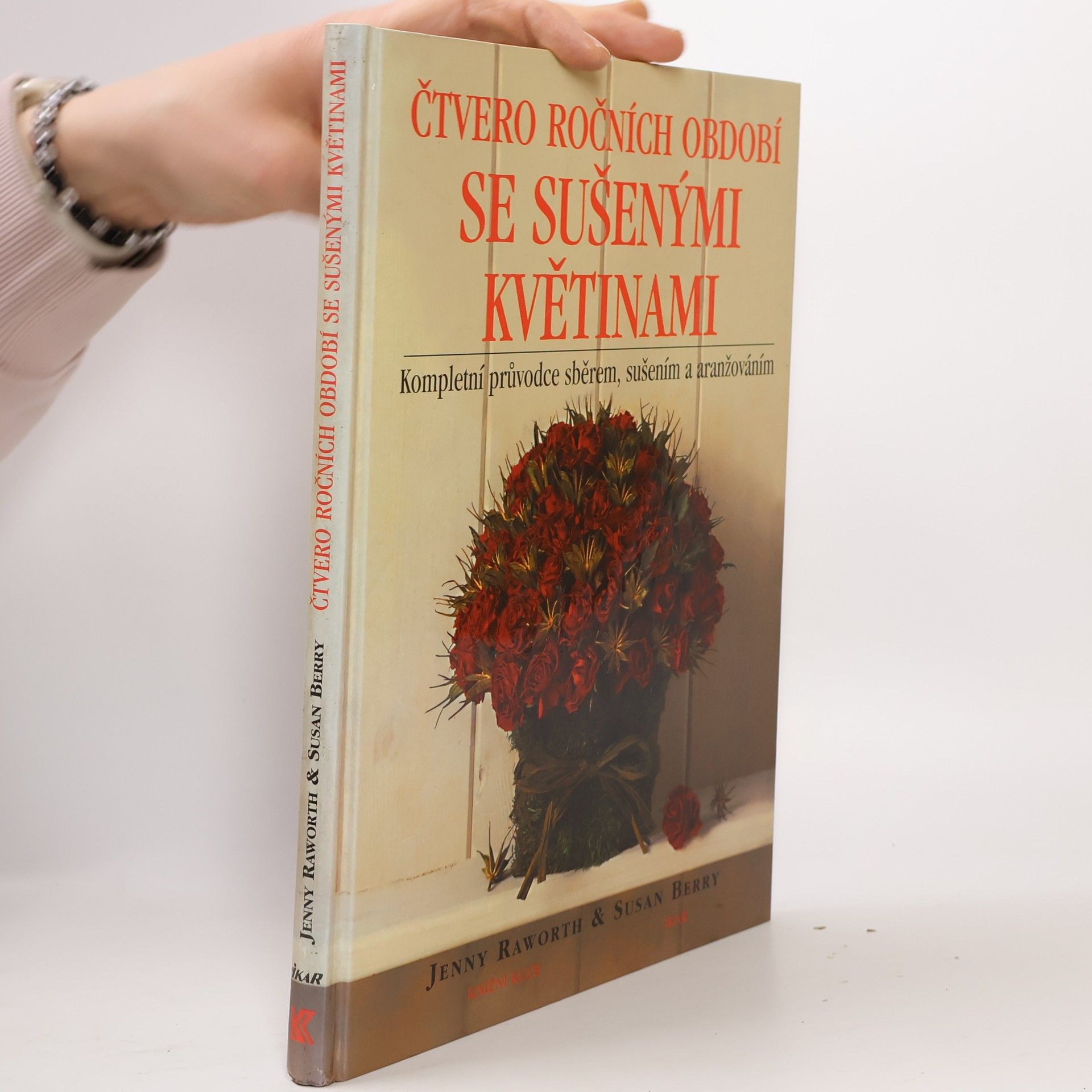 Jenny Raworth Čtvero ročních období se sušenými květinami: Kompletní průvodce sběrem, sušením a aranžováním