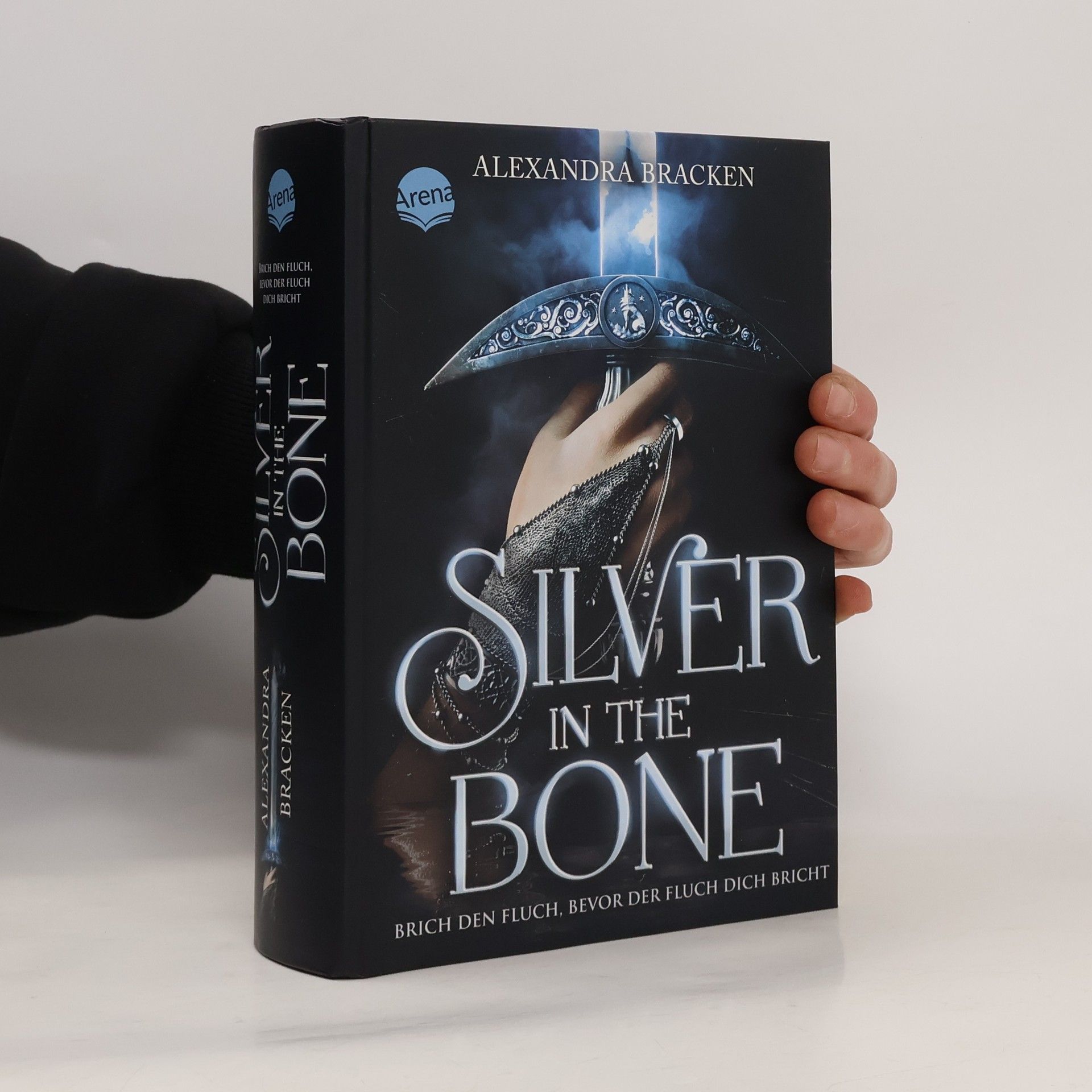 Alexandra Bracken Silver in the Bone. Brich den Fluch, bevor der Fluch dich bricht (Die Hollower-Saga 1)