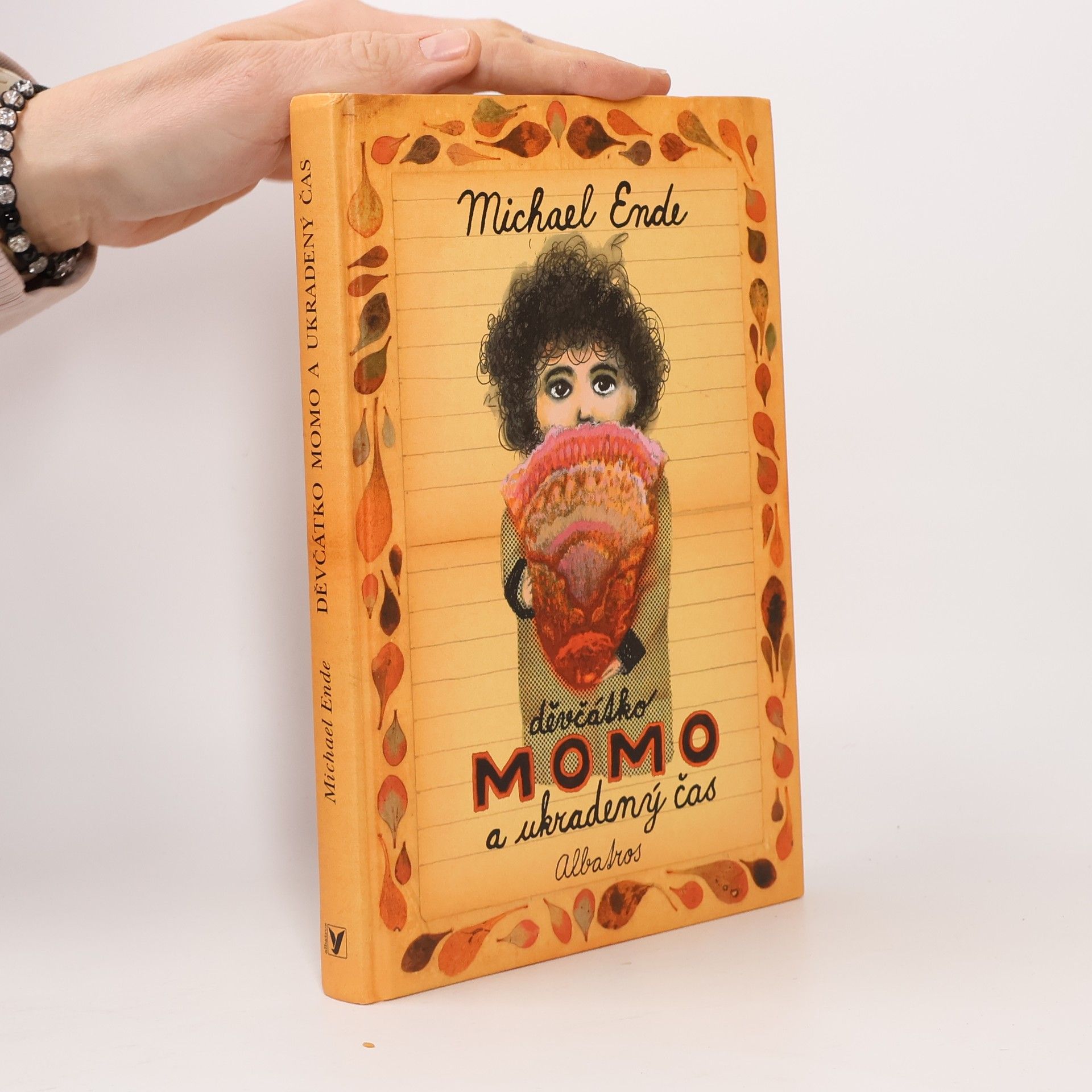 Michael Ende Děvčátko Momo a ukradený čas. Pohádkový román