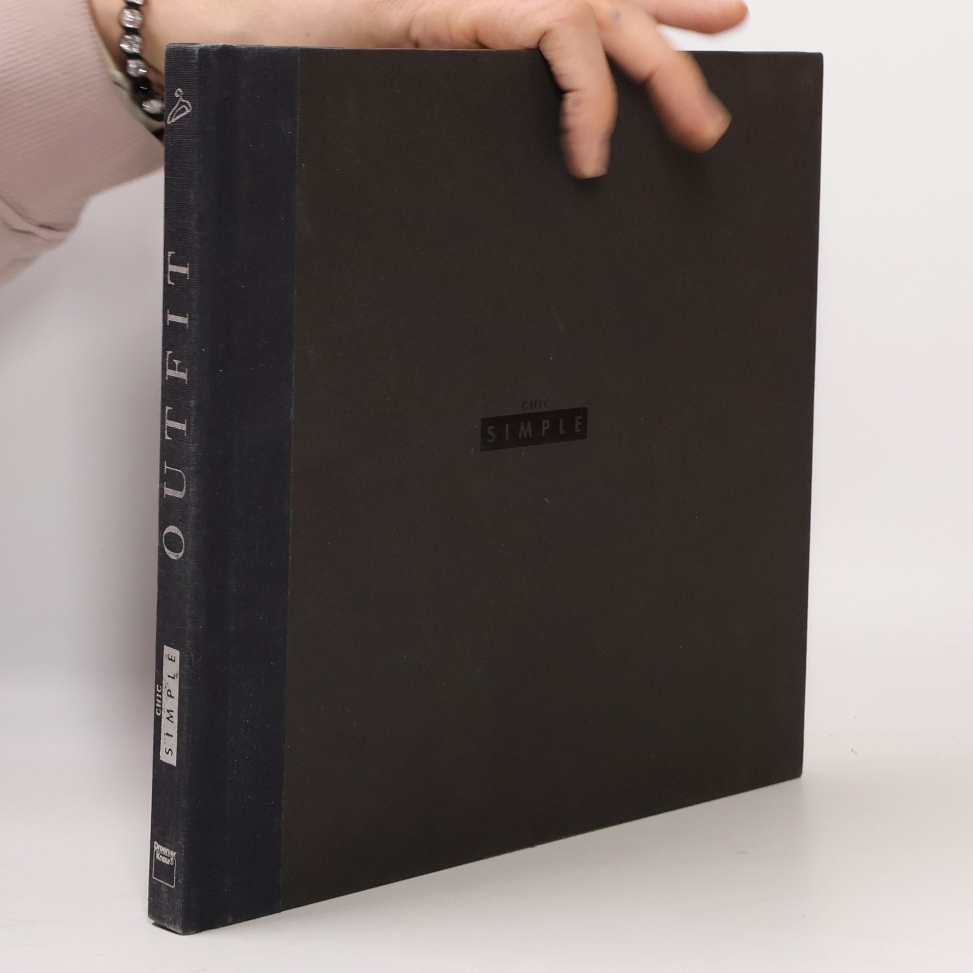 Christa Worthington Chic Simple Outfit