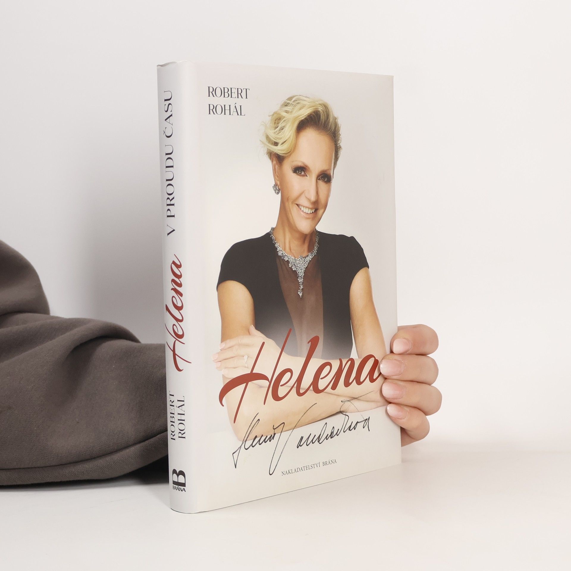 Helena v proudu času