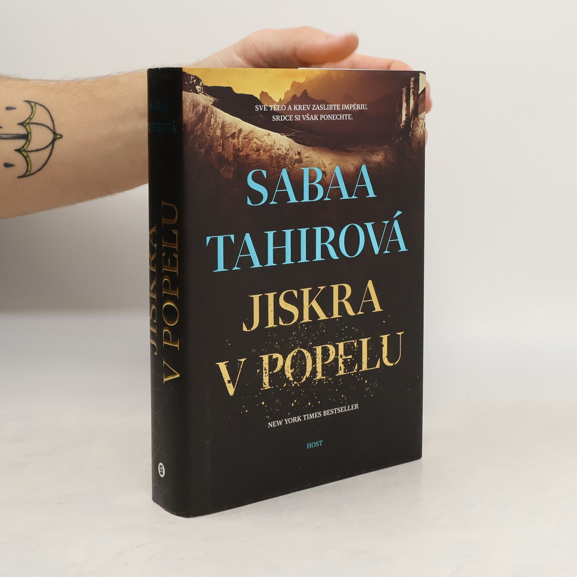 Sabaa Tahir Jiskra v popelu