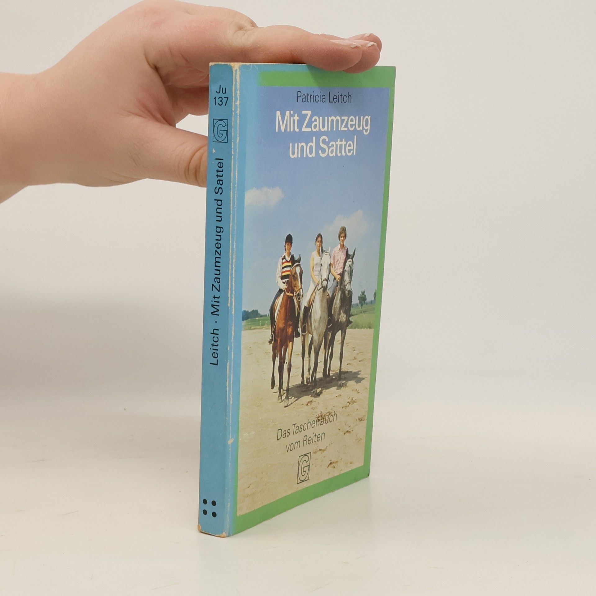 Patricia Leitch Mit Zaumzeug und Sattel