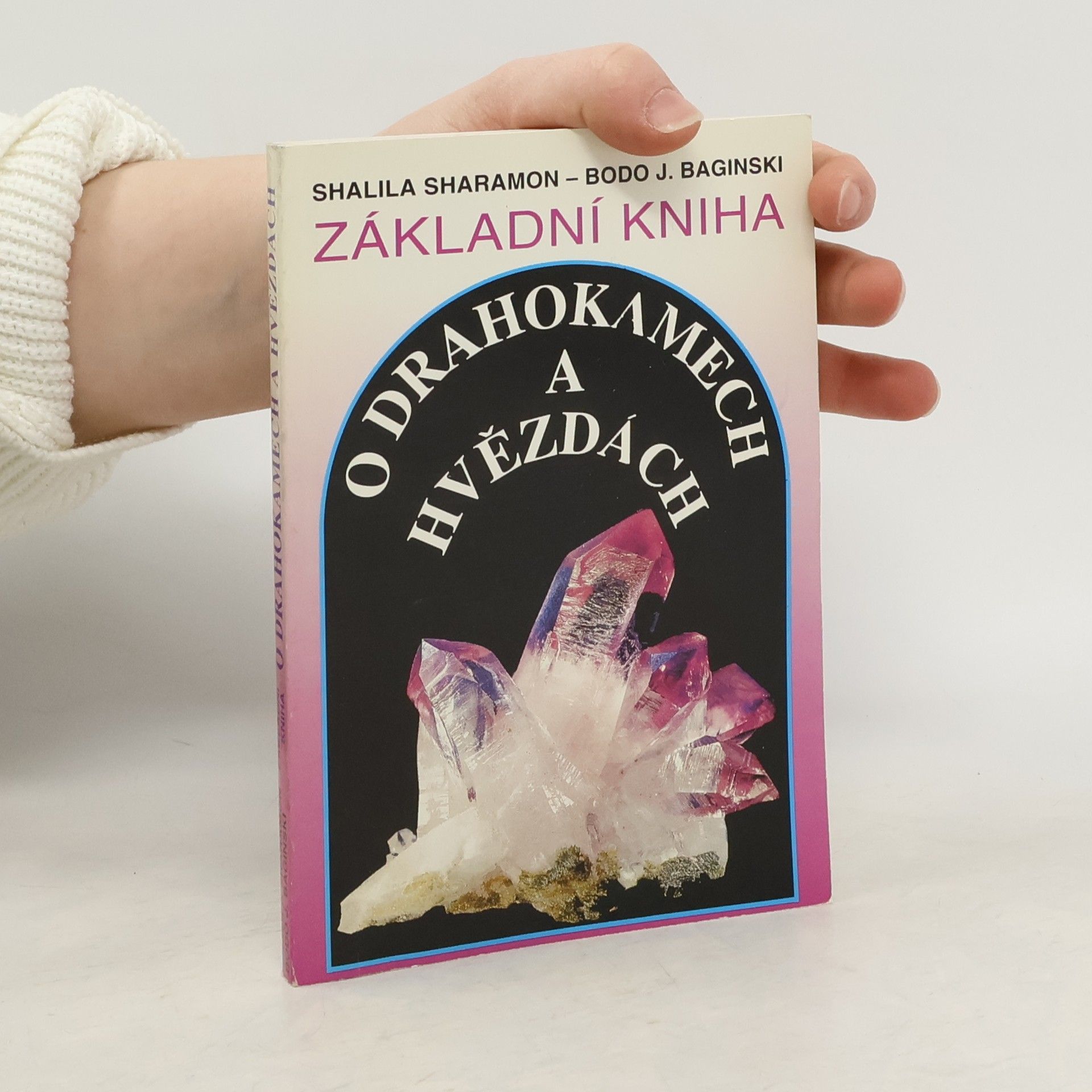 Shalila Sharamon Základní kniha o drahokamech a hvězdách. Tajemné síly drahých kamenů a jejich vztah k dvanácti znamením zvěrokruhu
