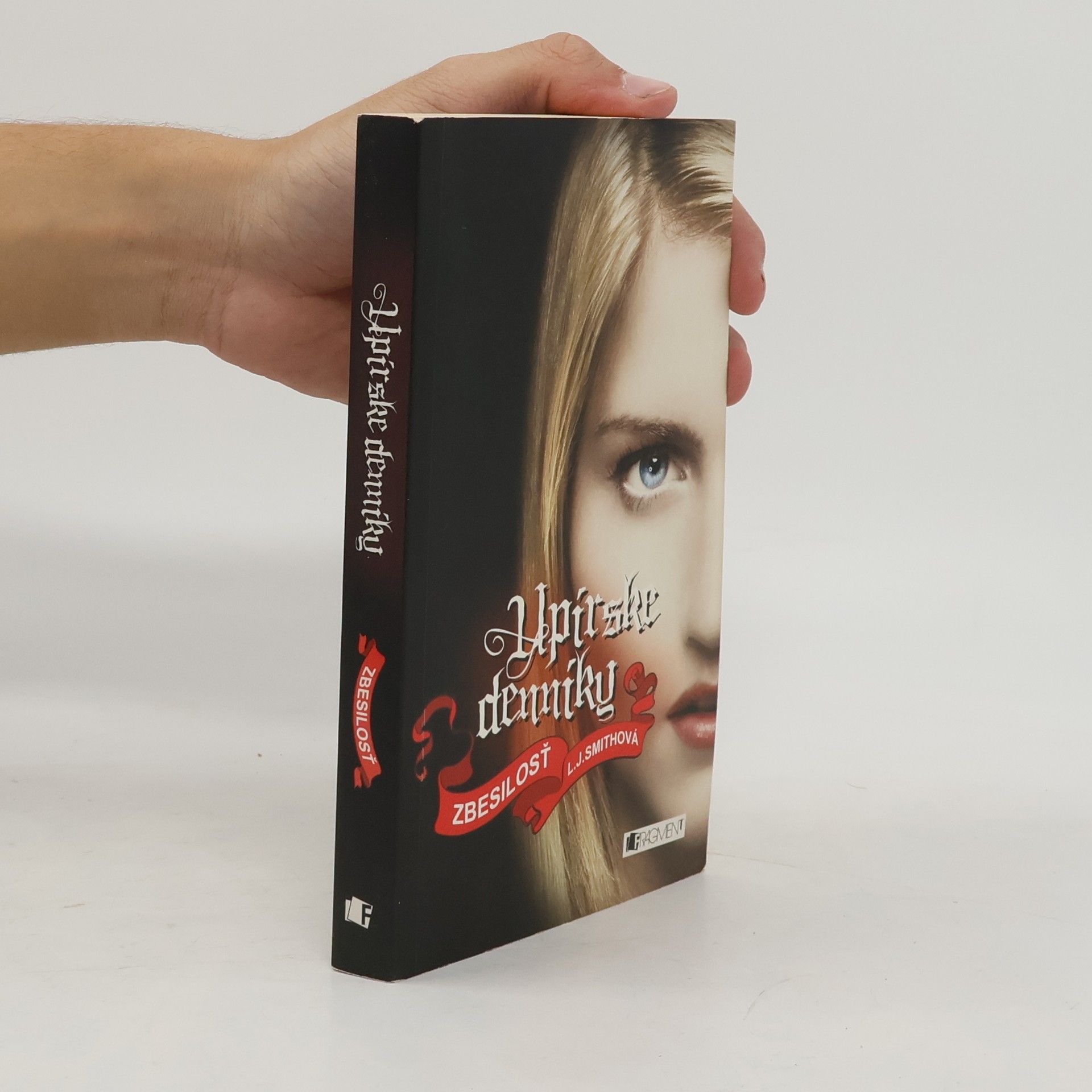 Lisa J. Smith Zbesilosť