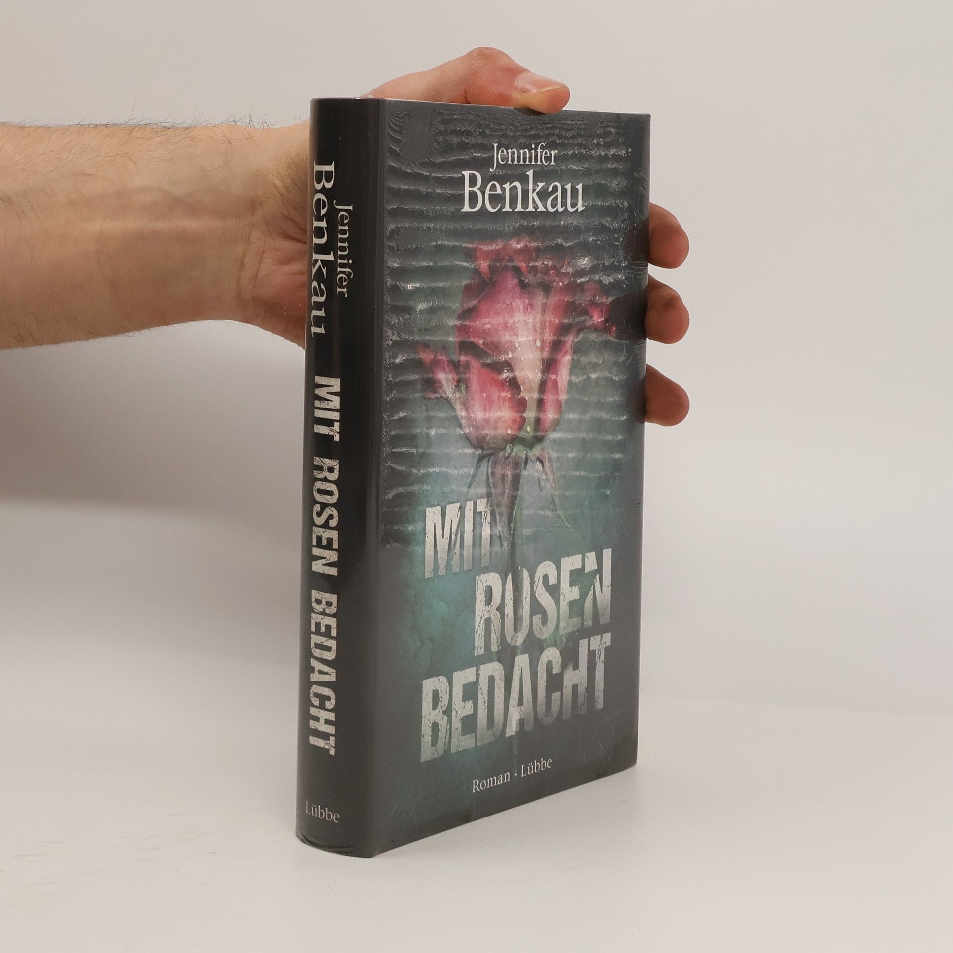 Jennifer Benkau Mit Rosen bedacht