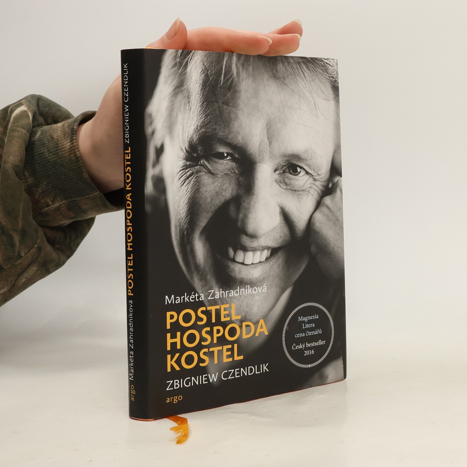 Zbigniew Czendlik Postel, hospoda, kostel