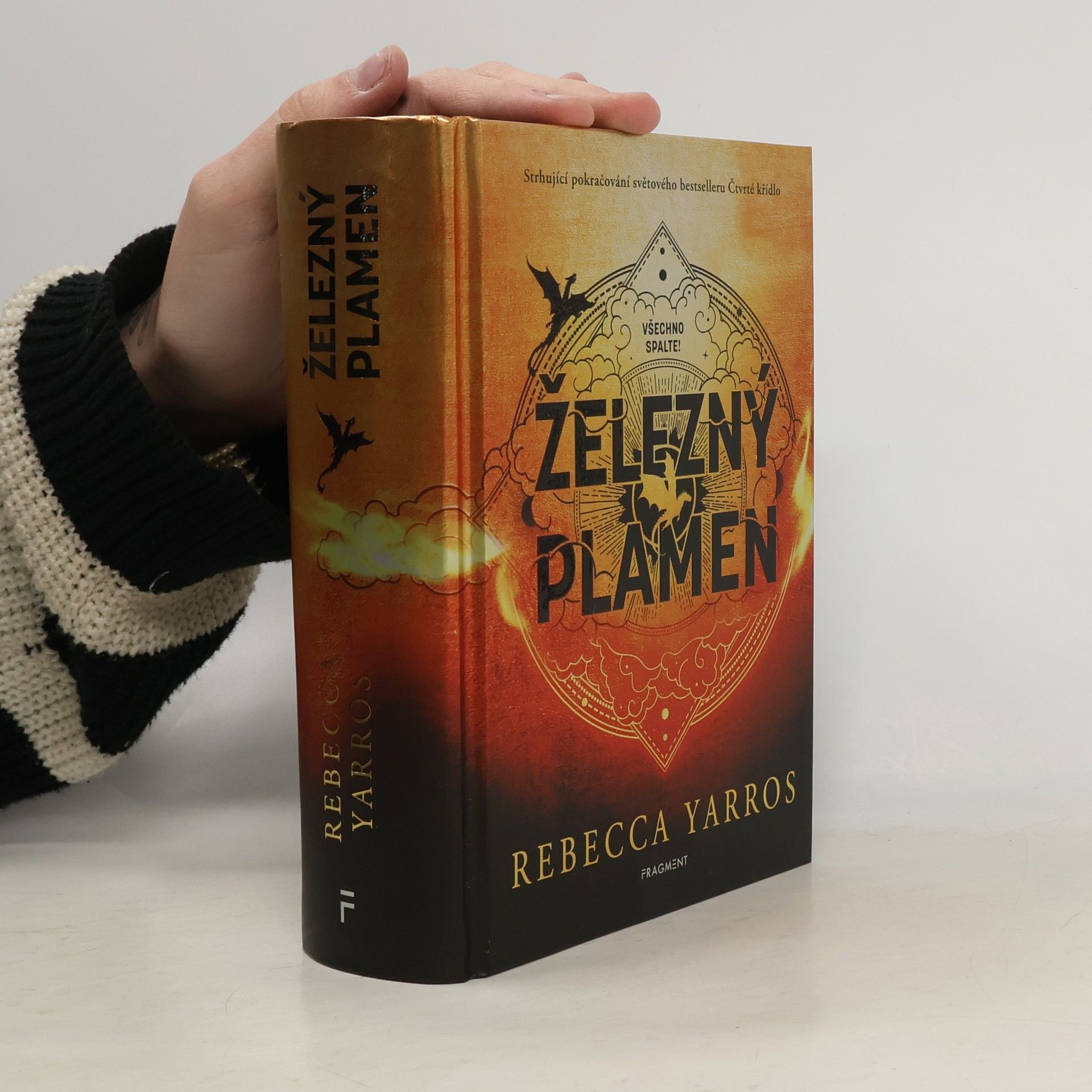 Rebecca Yarros Železný plamen