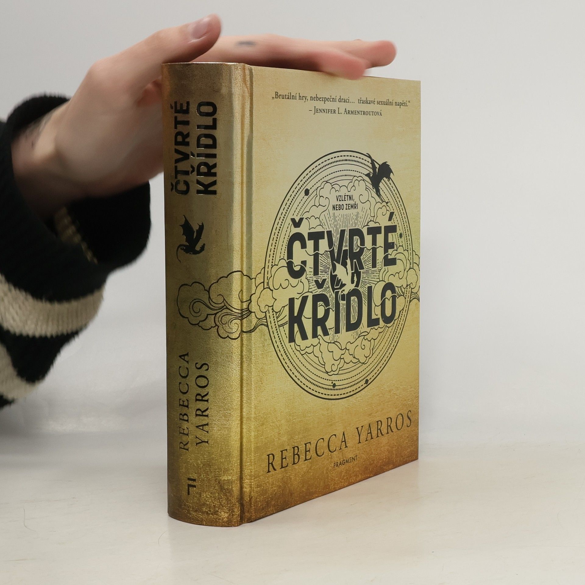 Rebecca Yarros Čtvrté křídlo