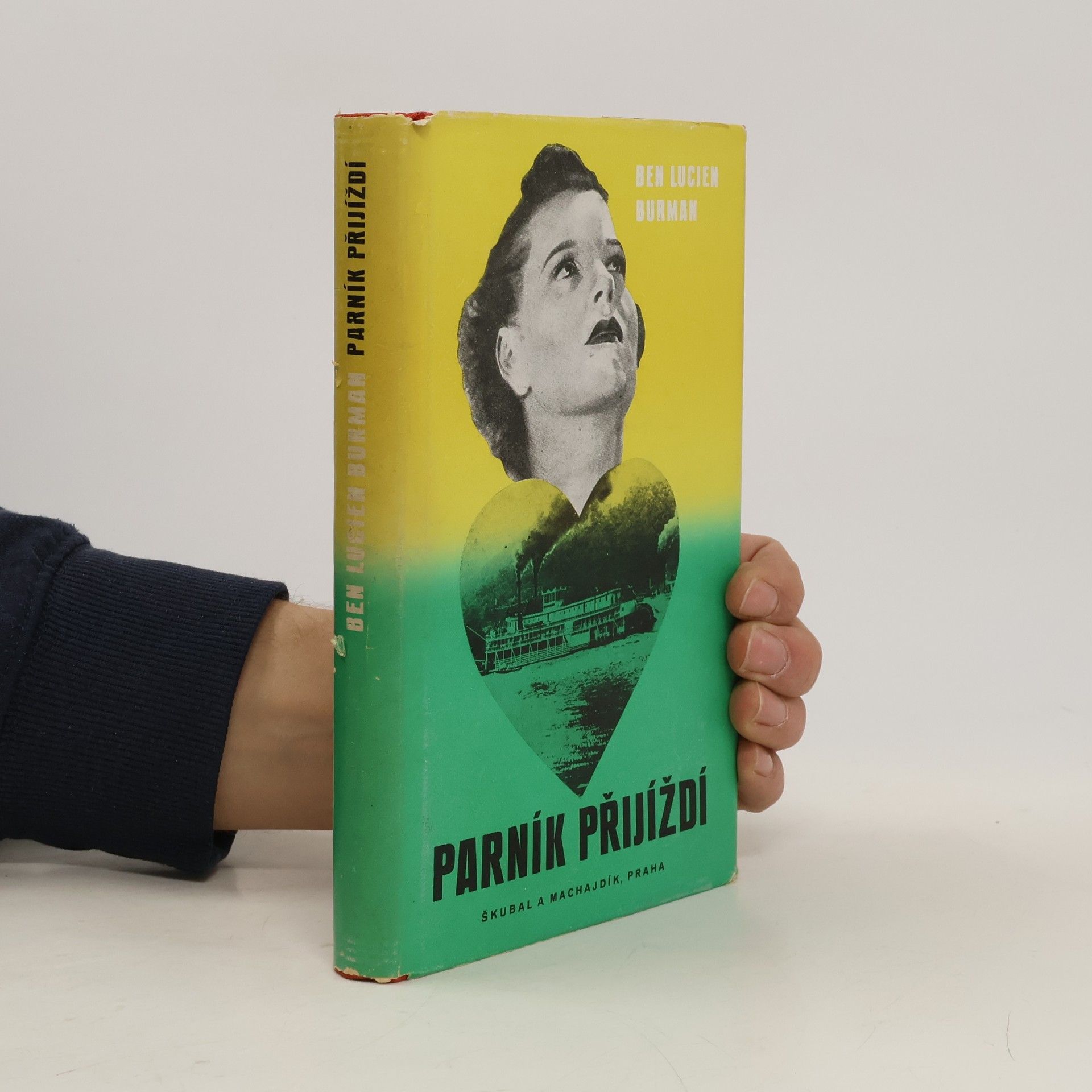 Parník přijíždí