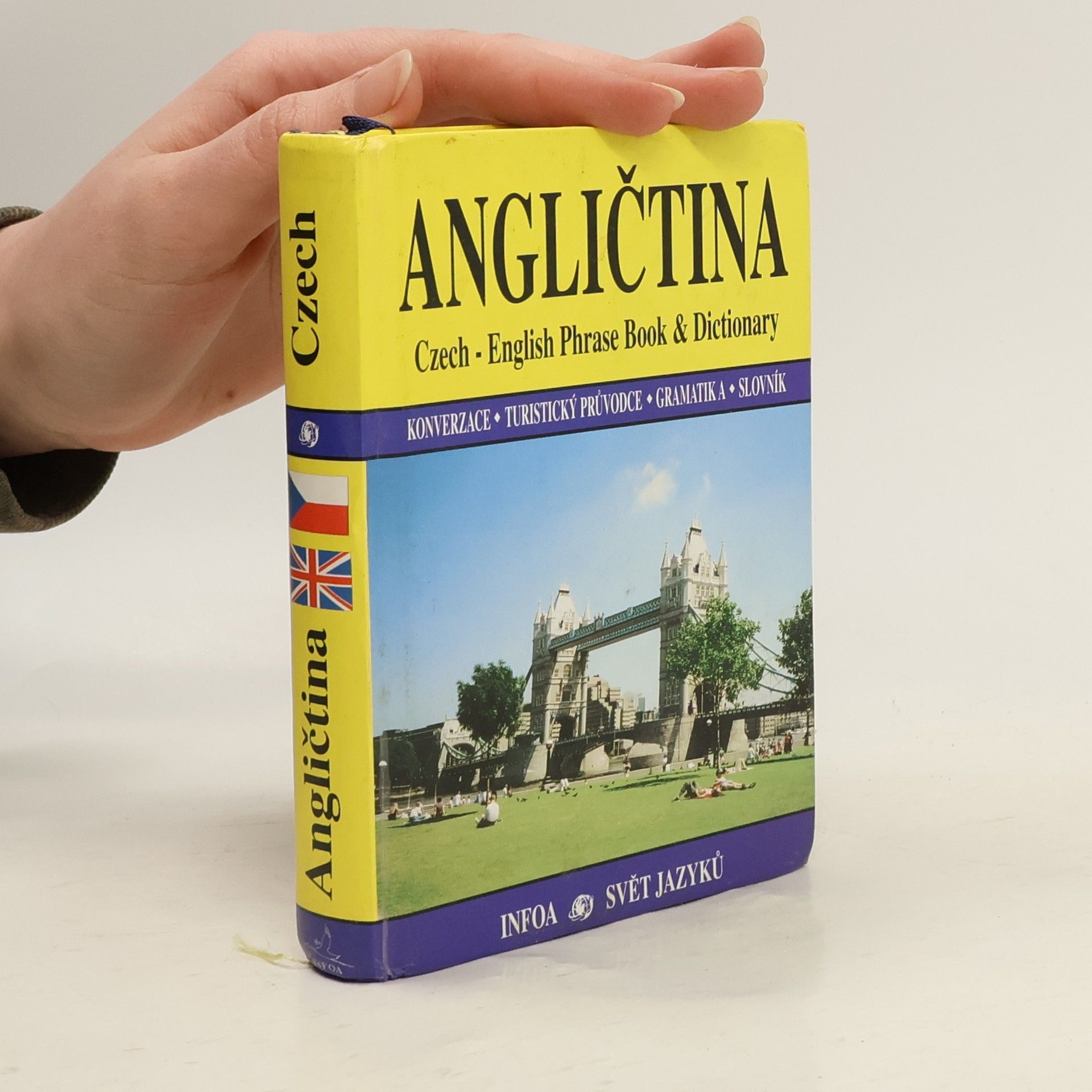 Martina Sobotíková Angličtina. Czech - English Phrase Book & Dictionary