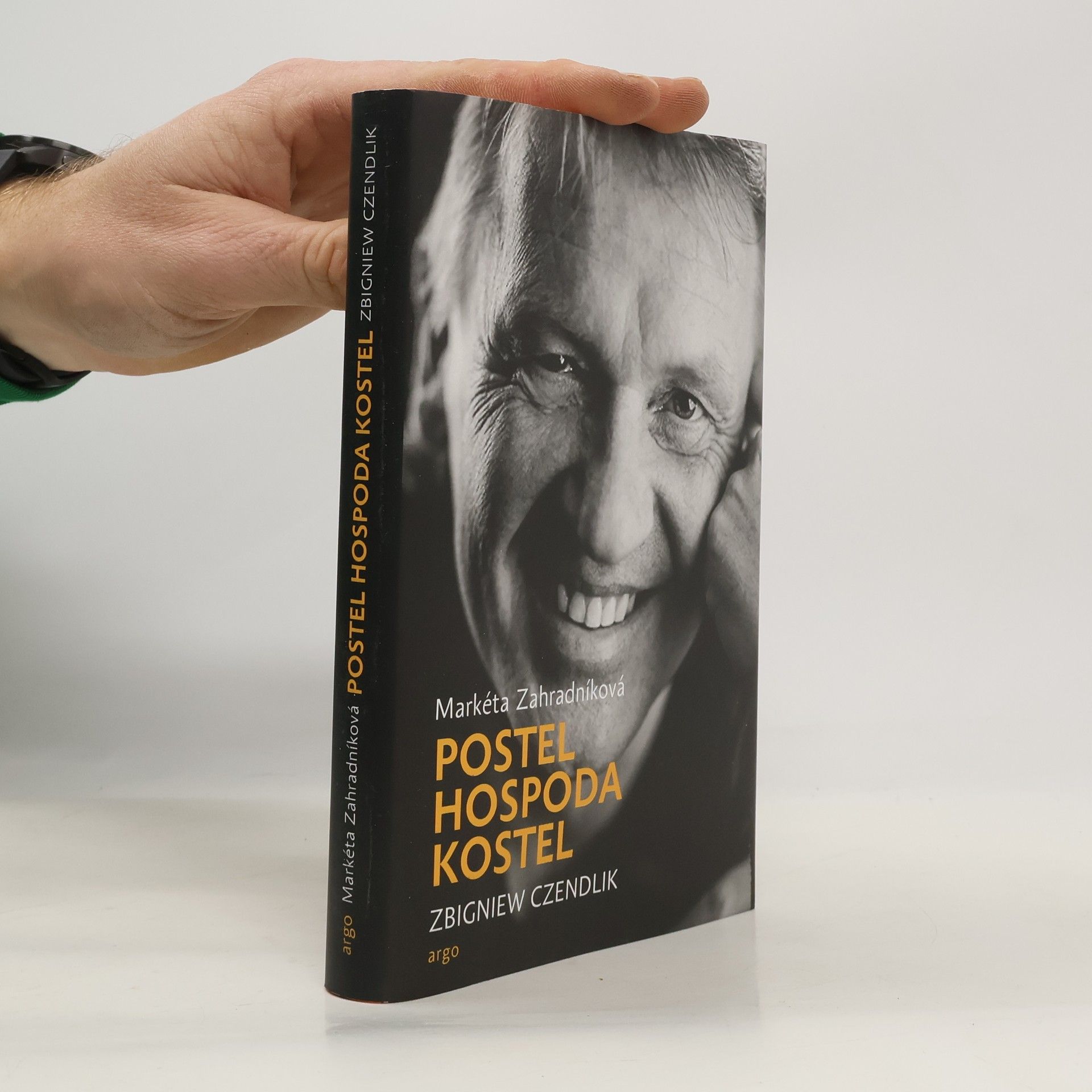 Zbigniew Czendlik Postel, hospoda, kostel