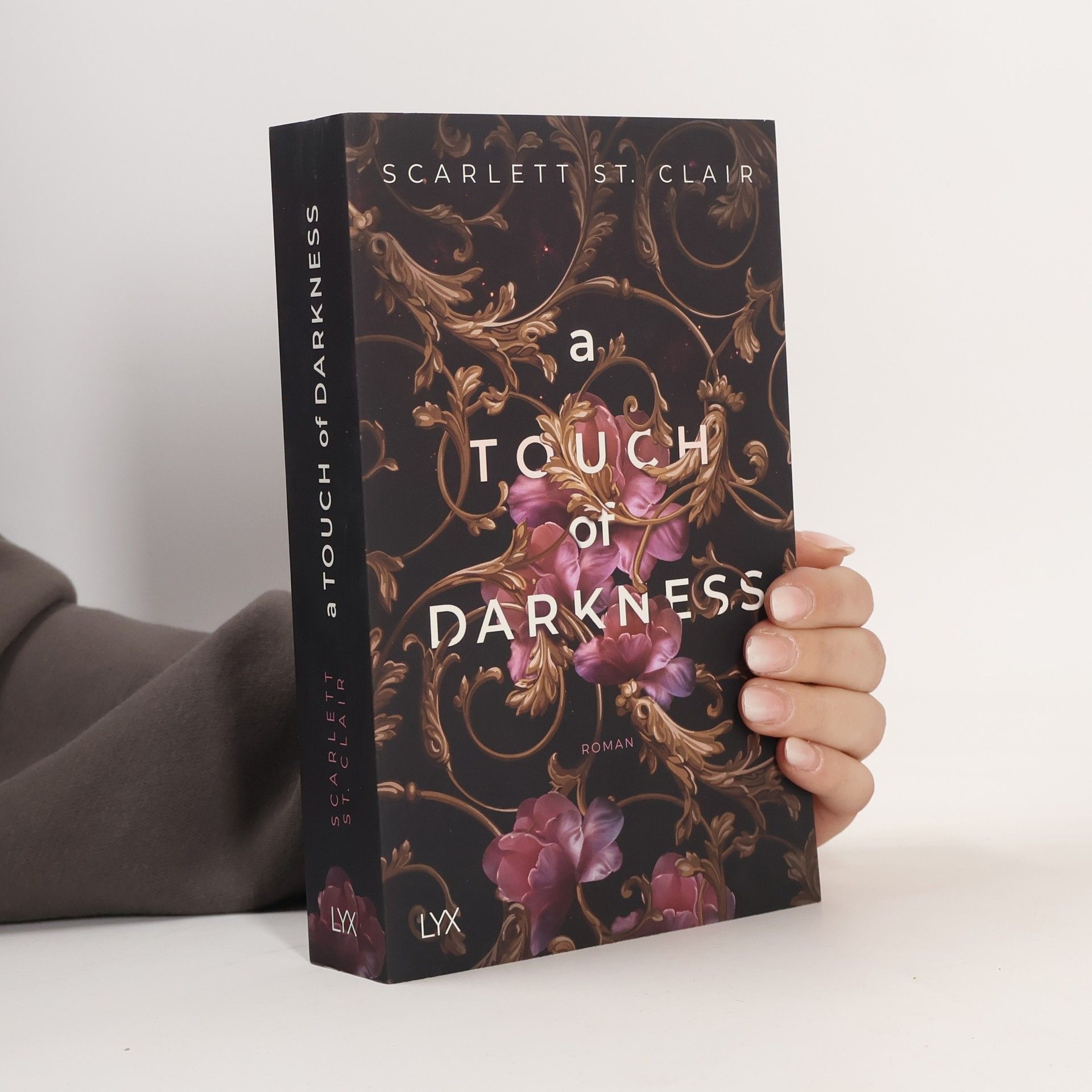 Scarlett St. Clair A Touch of Darkness