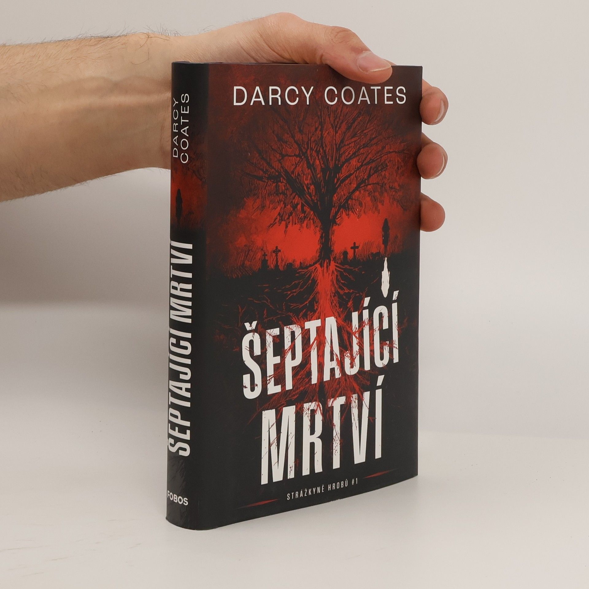 Darcy Coates Šeptající mrtví