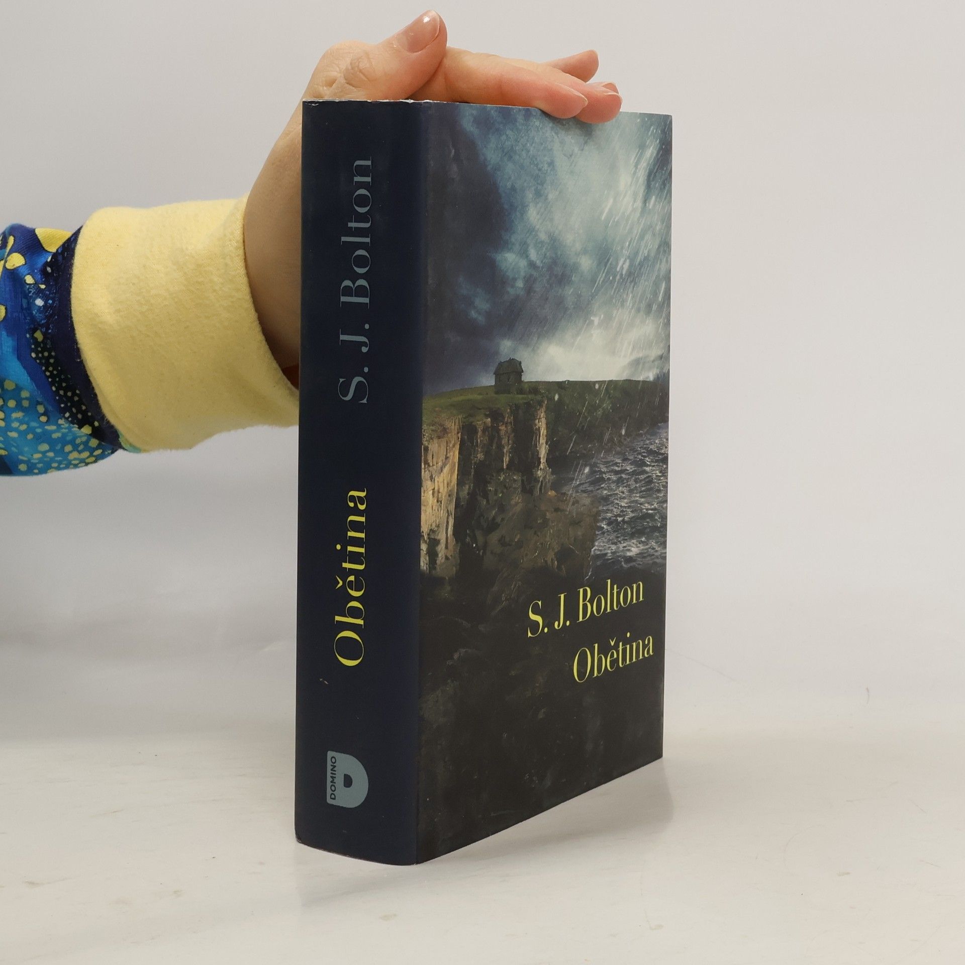 S. J. Bolton Obětina