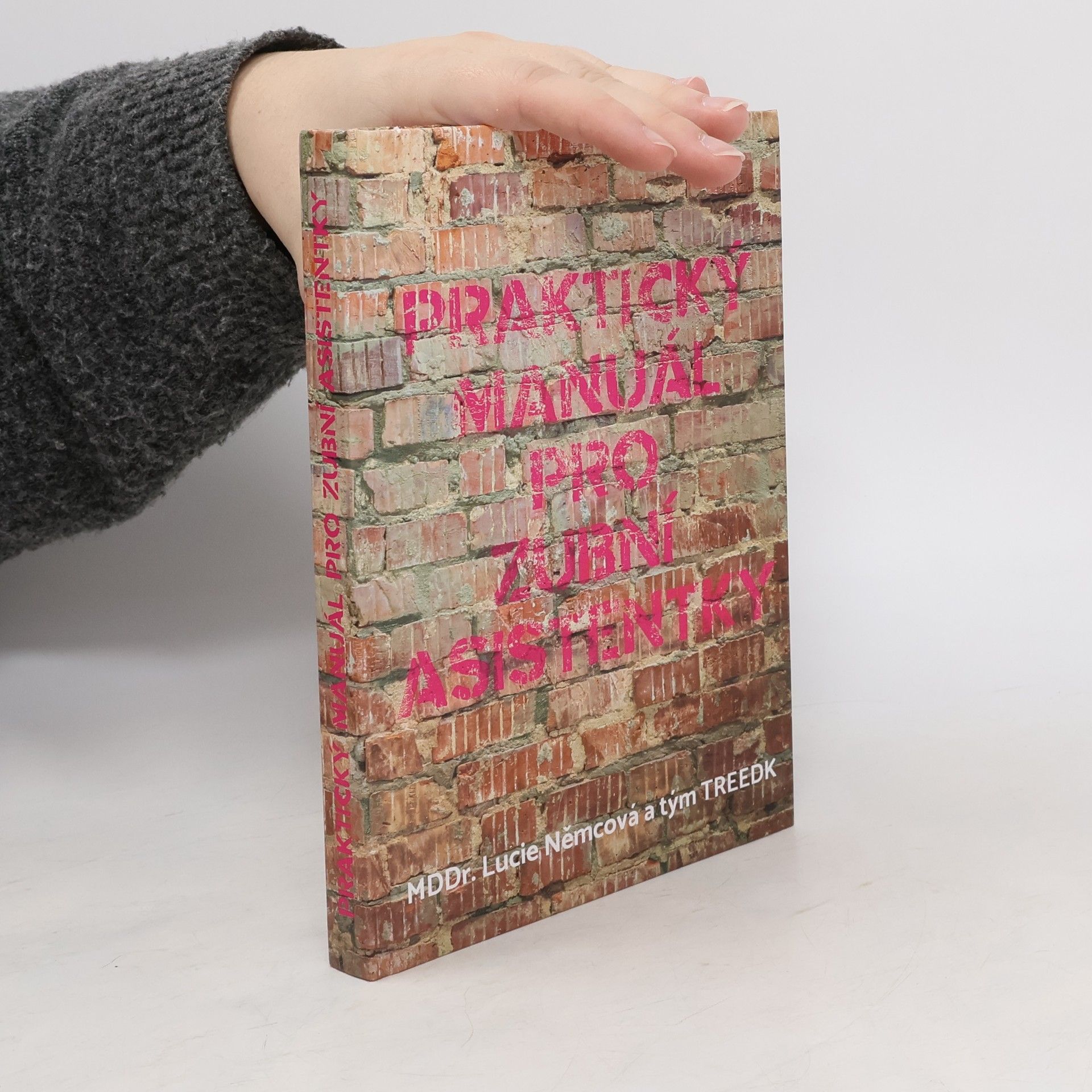 Němcová Lucie Praktický manuál pro zubní asistentky