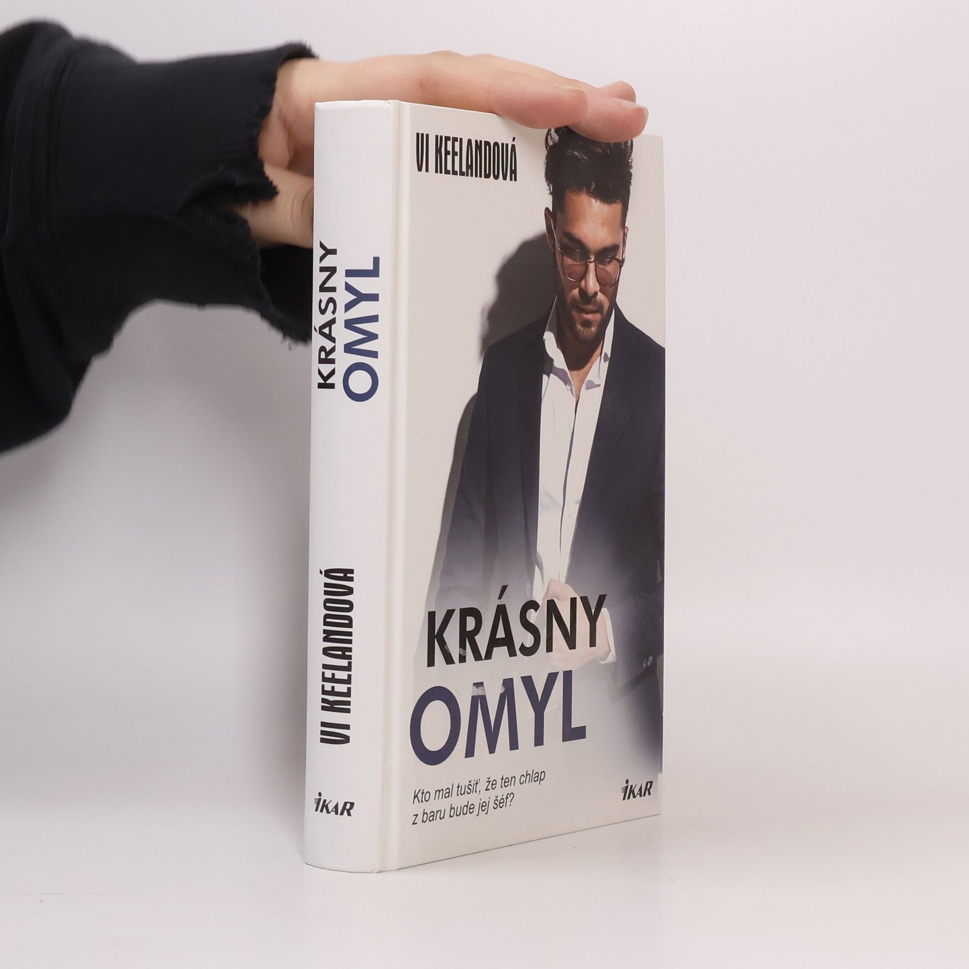 Vi Keeland Krásny omyl