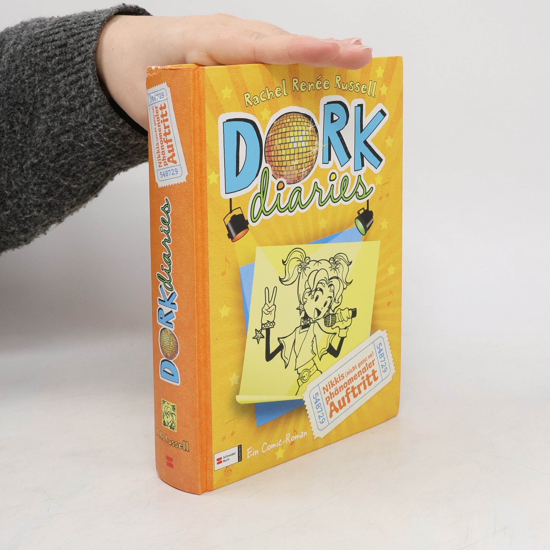 Dork Diaries: Nikkis phänomenaler Auftritt
