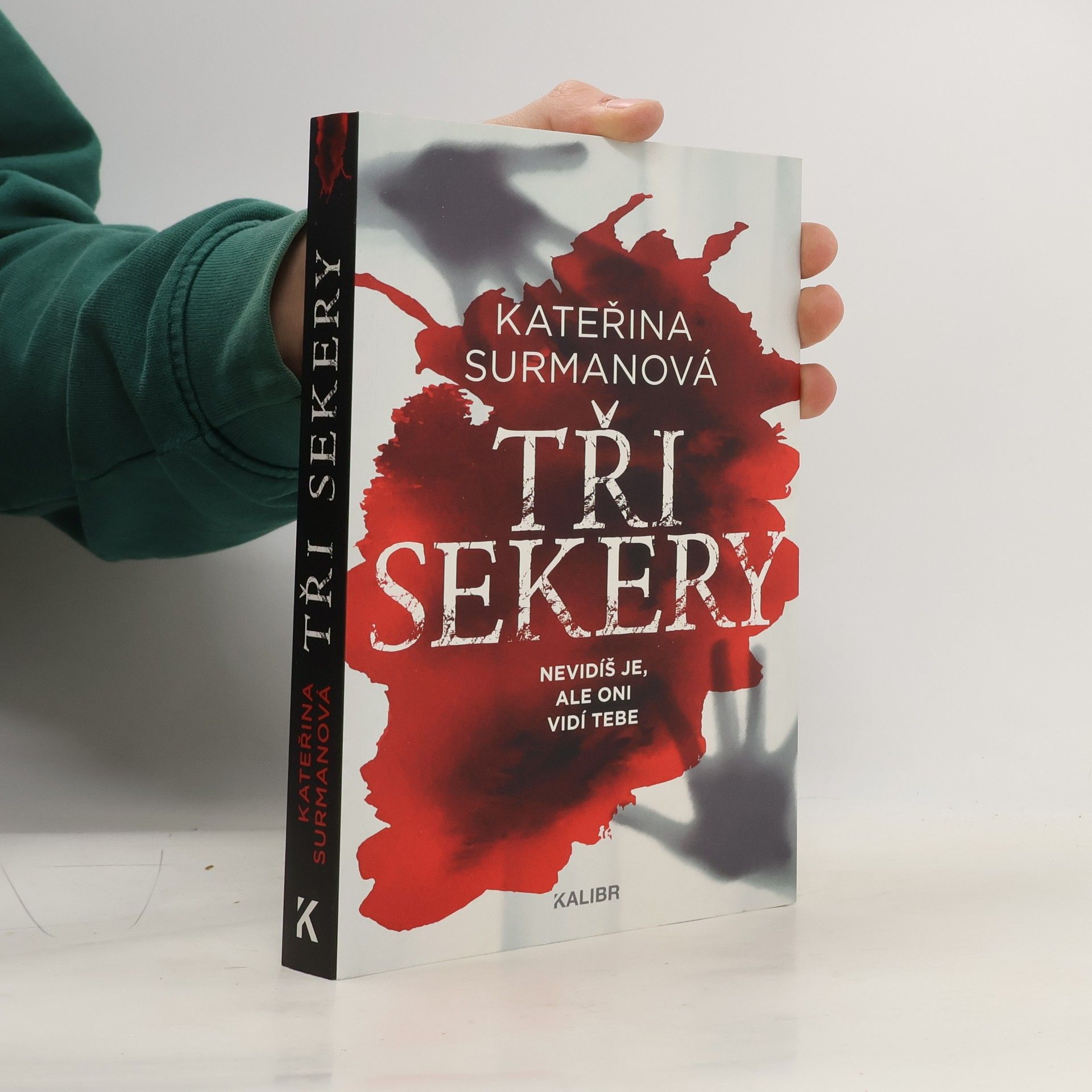 Kateřina Surmanová Tři Sekery. Nevidíš je, ale oni vidí tebe