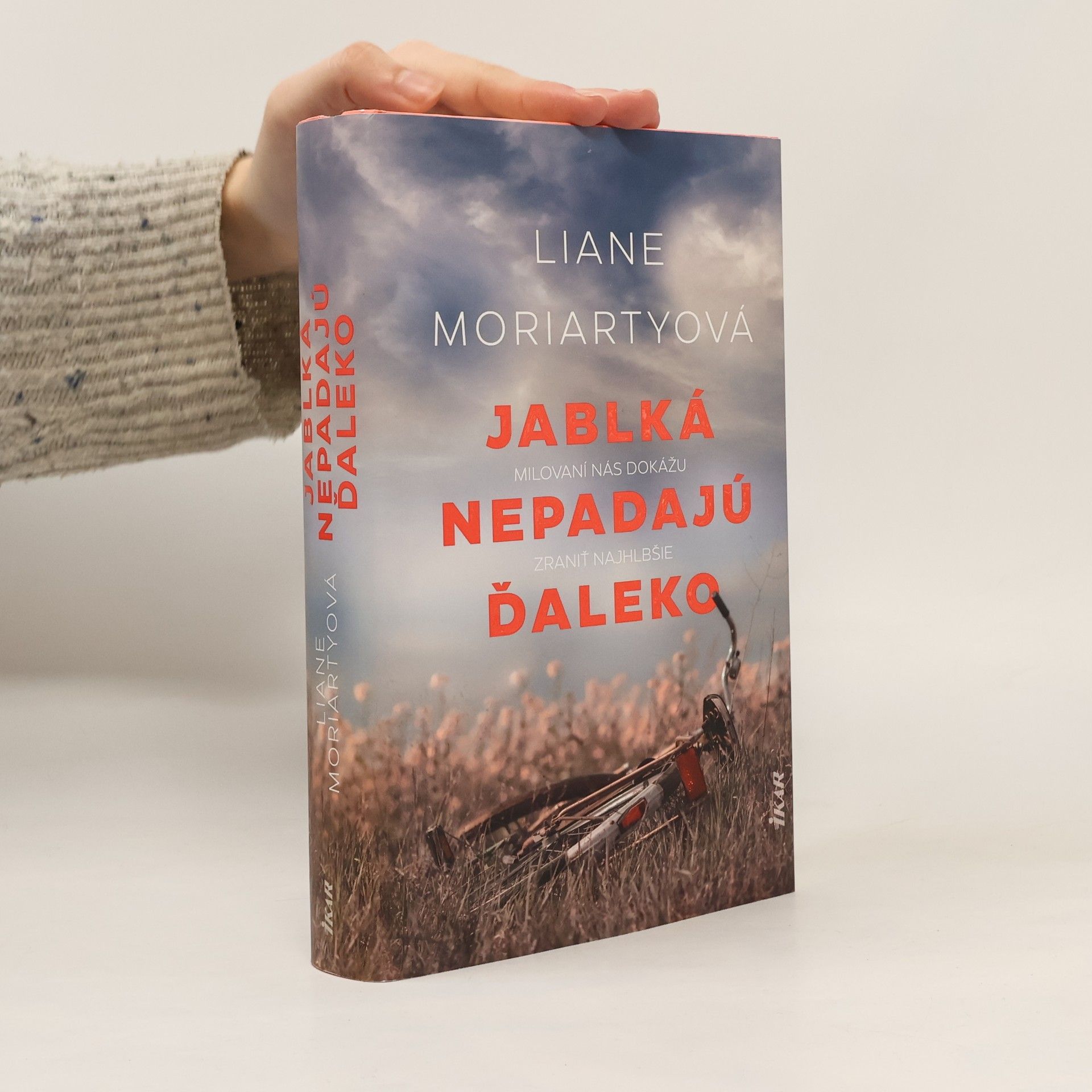 Autores varios Jablká nepadajú ďaleko