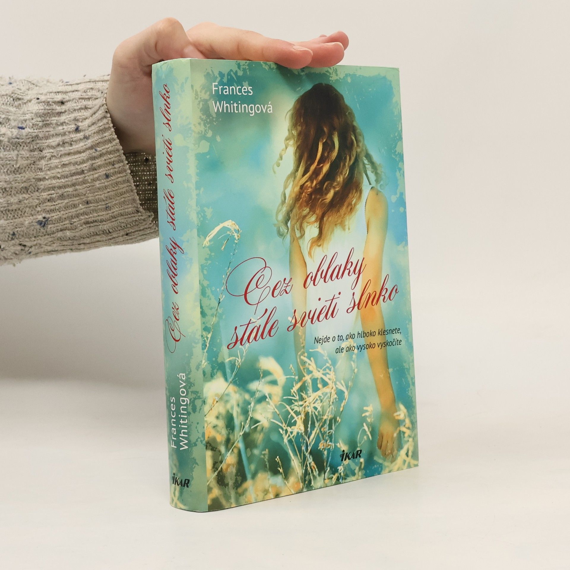 Frances Whiting Cez oblaky stále svieti slnko