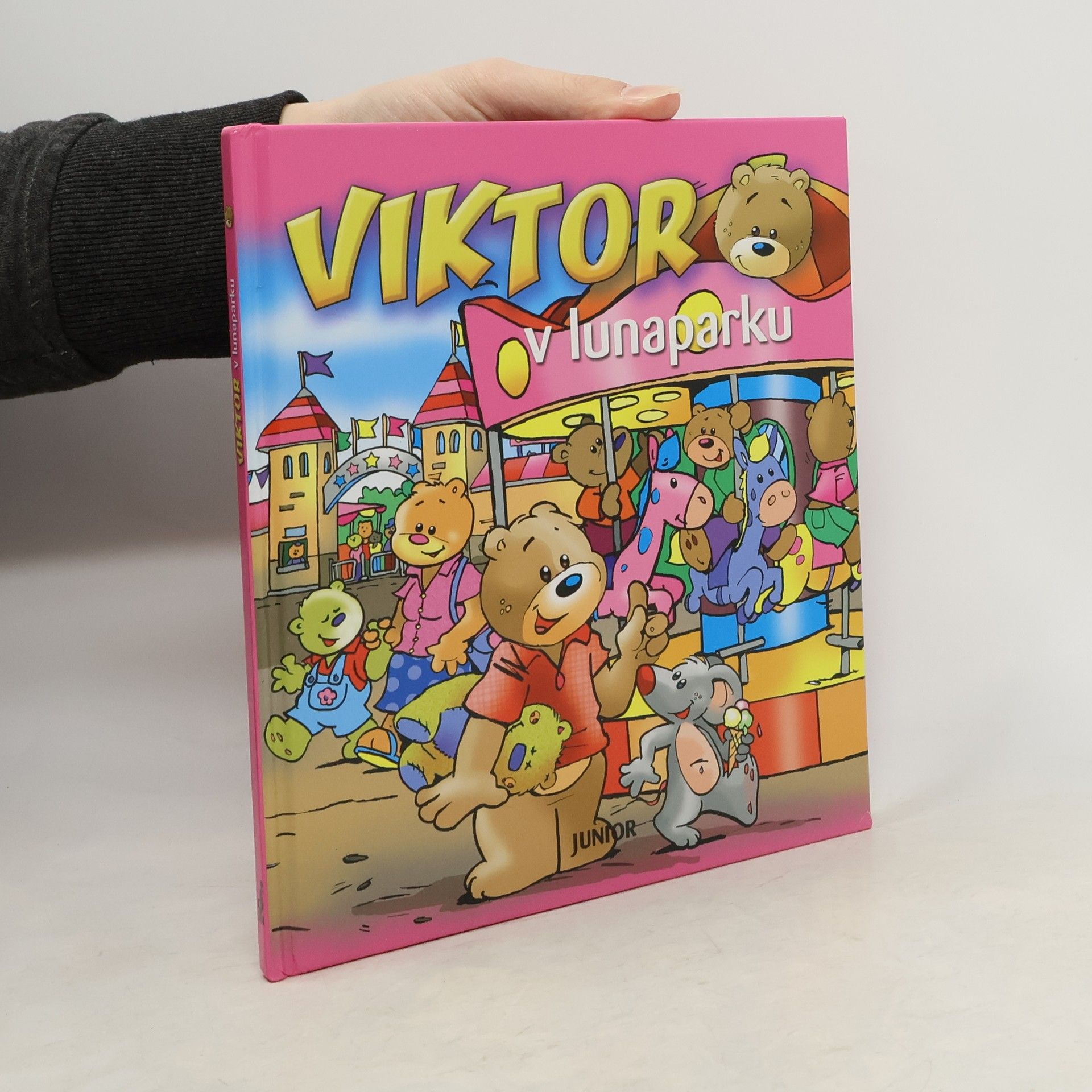 Otília Škvarnová Viktor v lunaparku