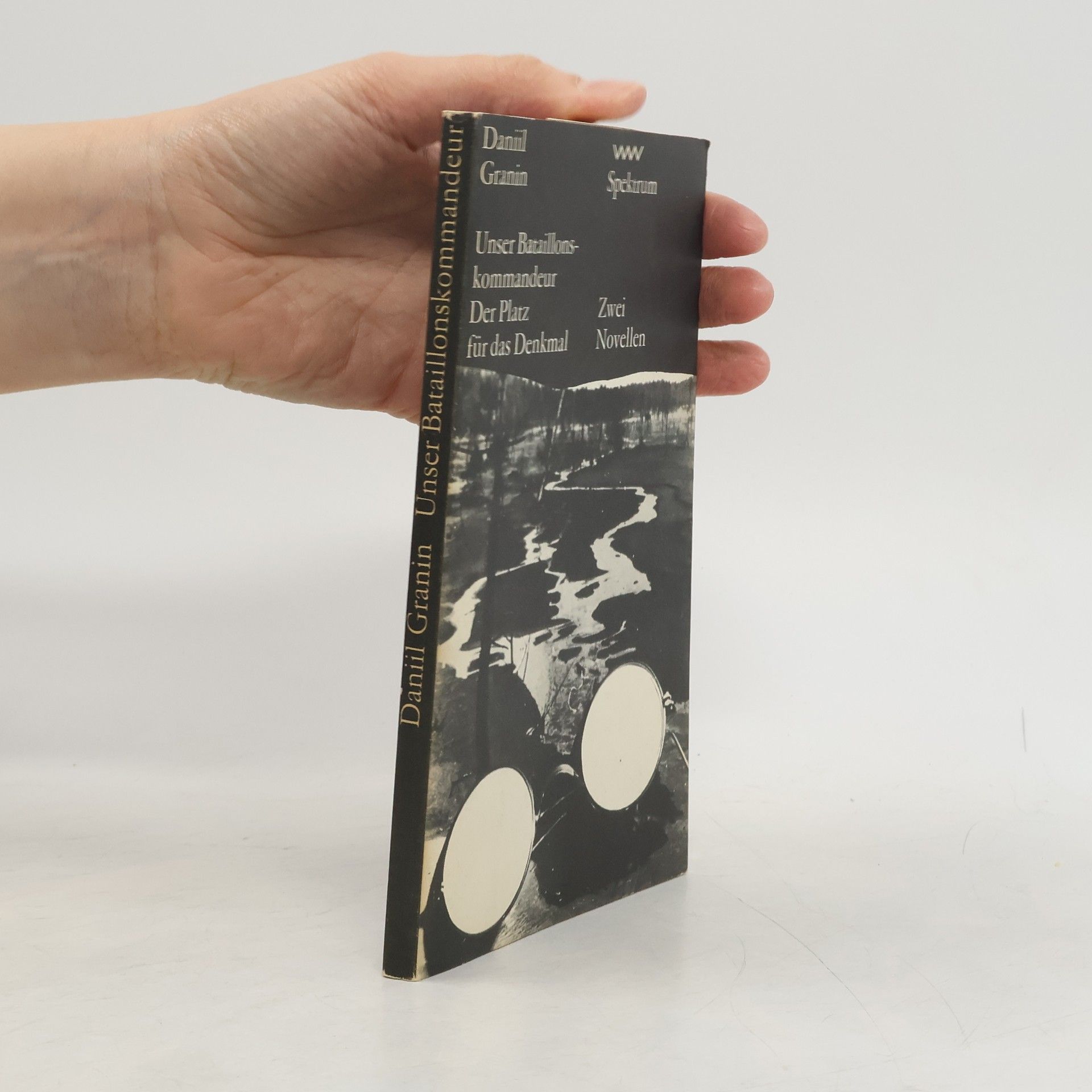 Unser Bataillonskommandeur. Der Platz für das Denkmal