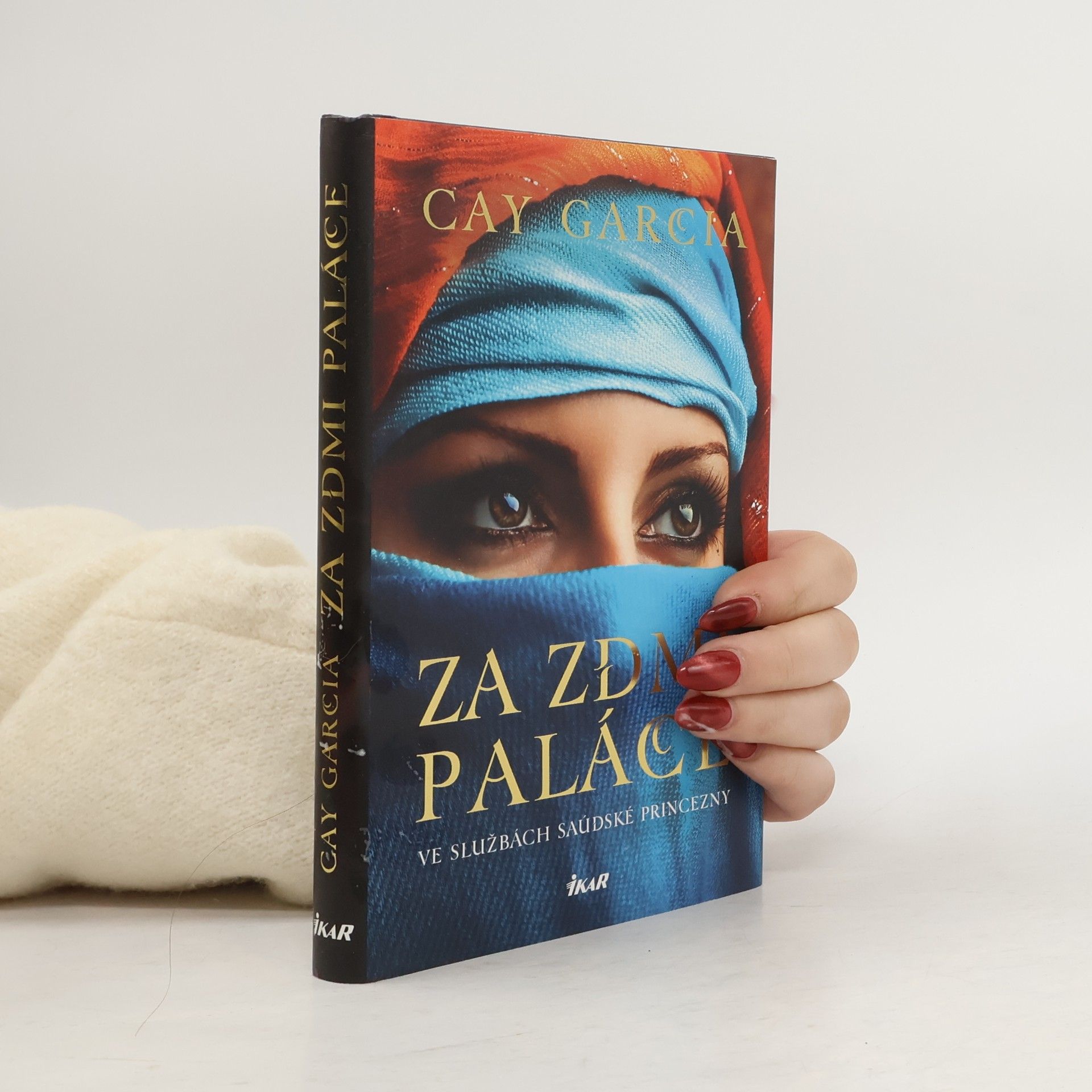 Cay Garcia Za zdmi paláce