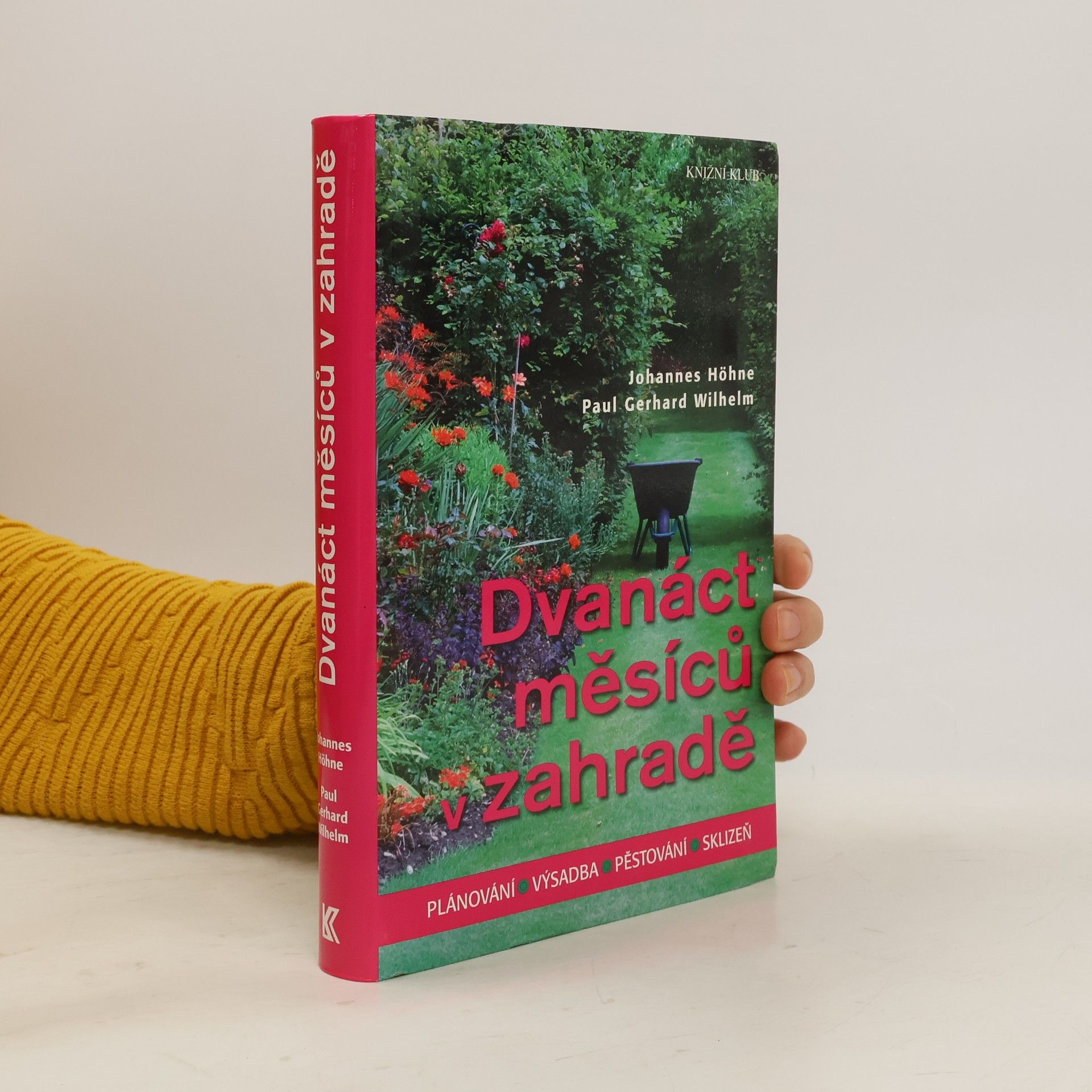 Dvanáct měsíců v zahradě - Plánování, výsadba, pěstování, sklizeň