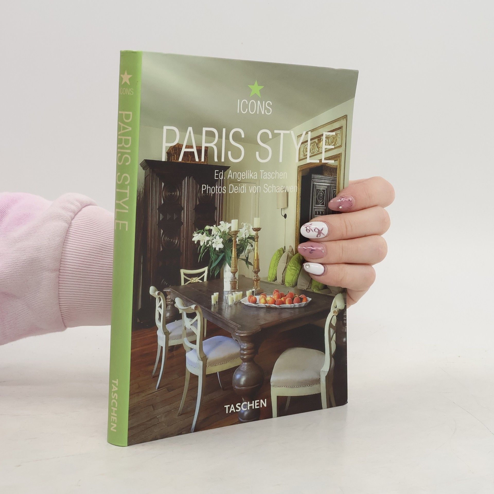 Paris style : exteriors, interiors, details