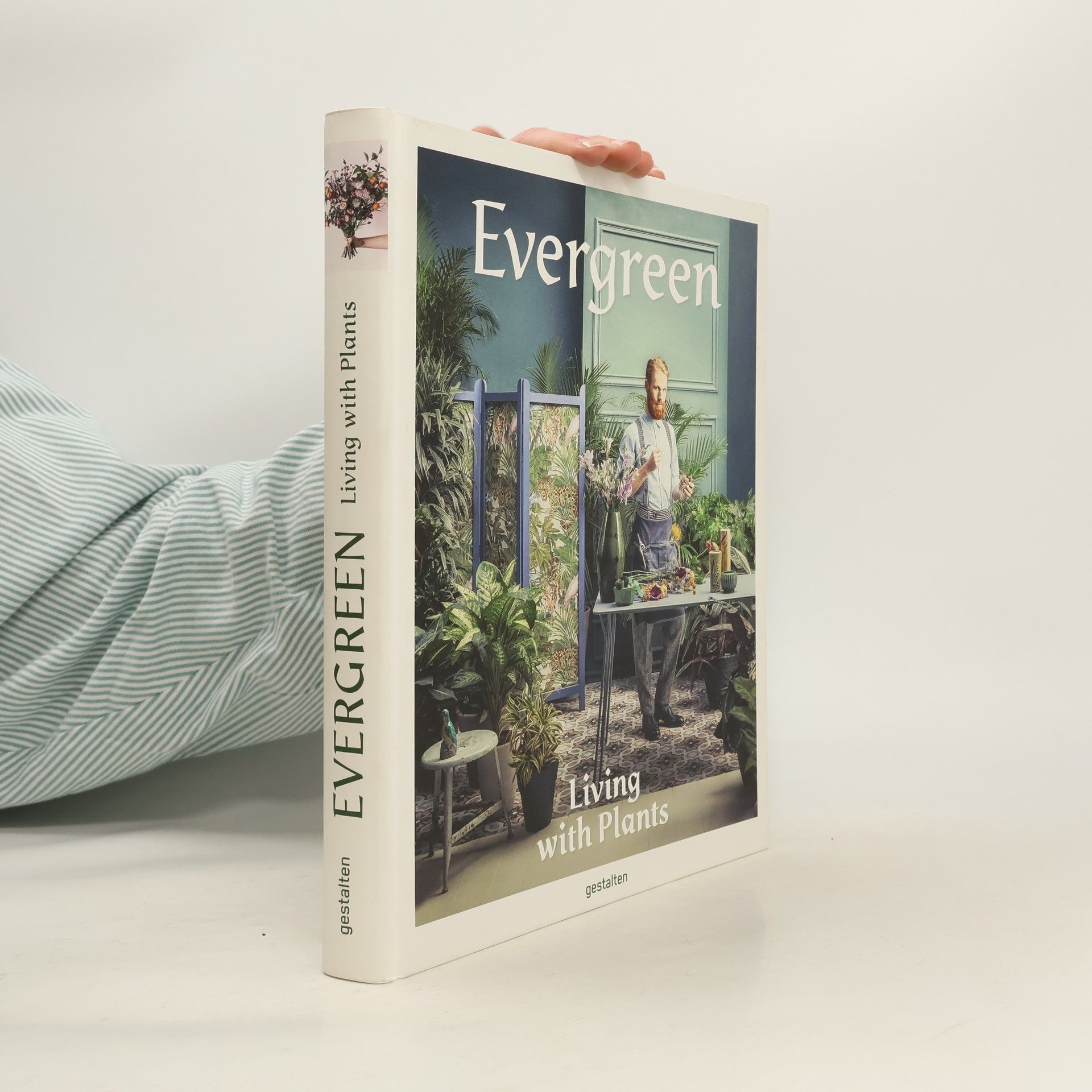 Various authors Evergreen: Living with plants