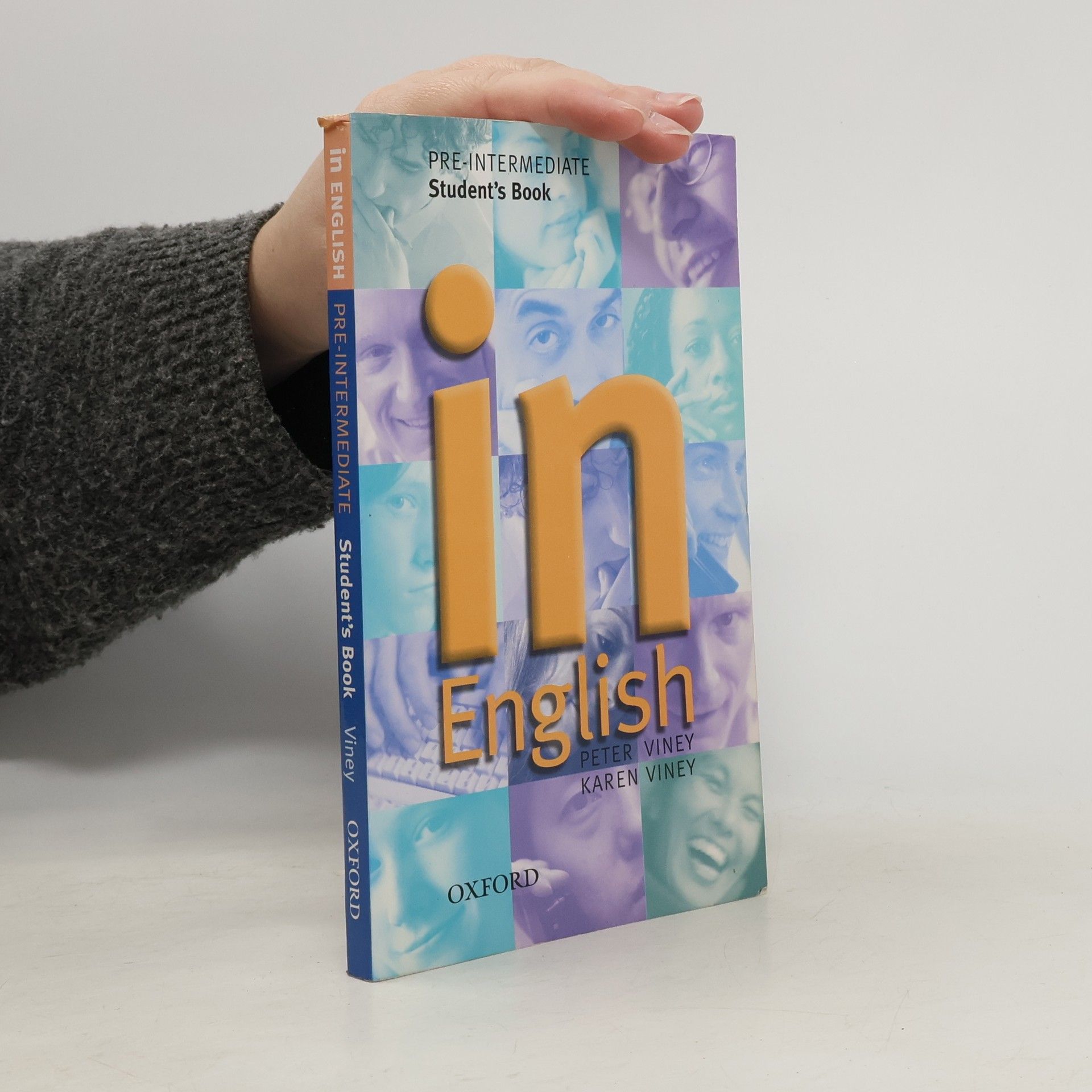 In English. Student's book : Pre-Intermediate