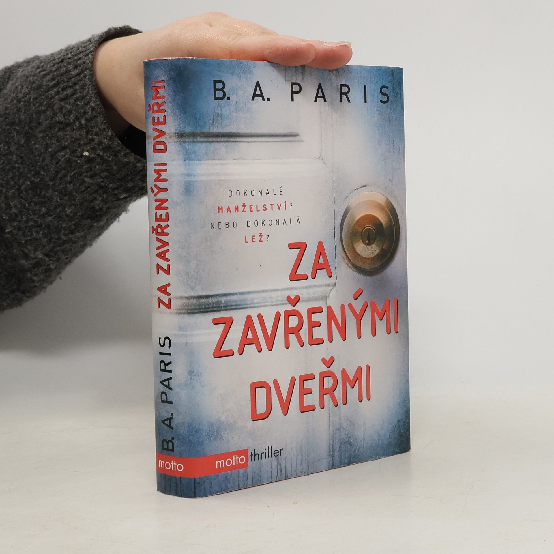 B.A. Paris Za zavřenými dveřmi
