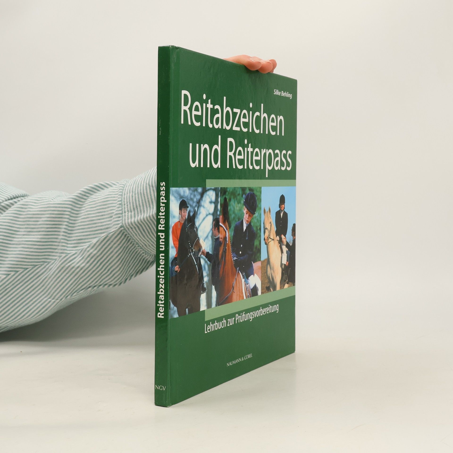 Silke Behling Reitabzeichen und Reiterpass - Lehrbuch zur Prüfungsvorbereitung