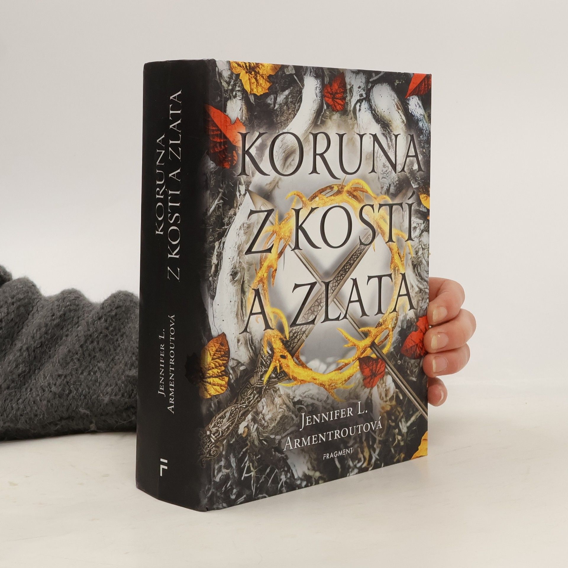 Koruna z kostí a zlata