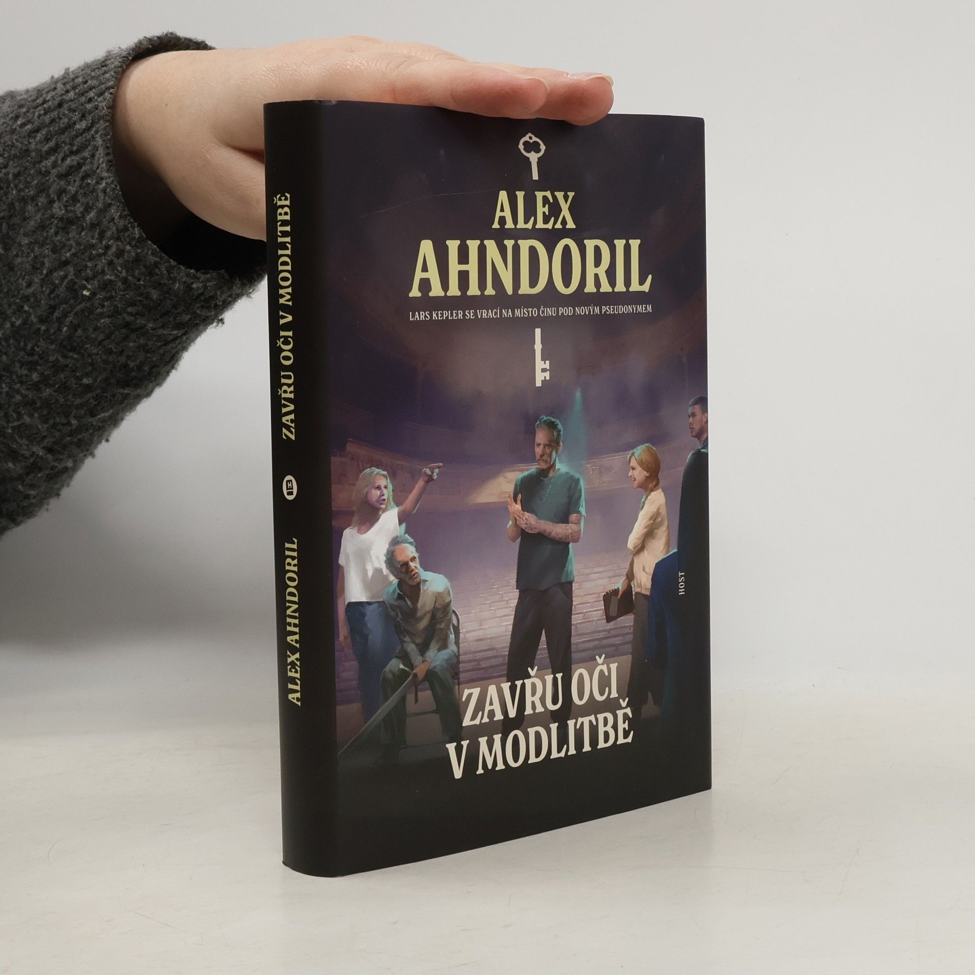 Zavřu oči v modlitbě